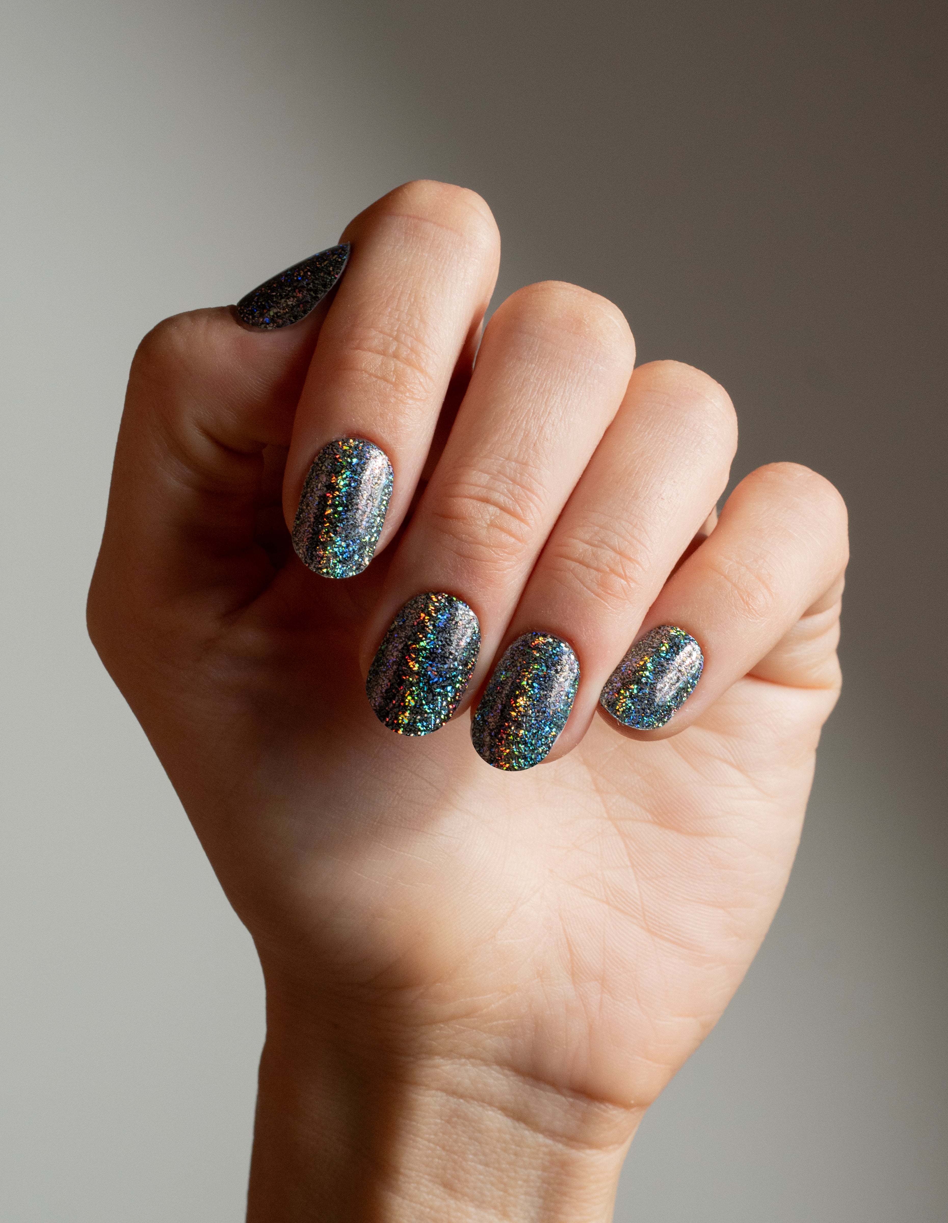 miss-sophie-s-cosmic-black-uv-limitierte-uv-gel-nagelfolien-mit-schimmerndem-reg image 2