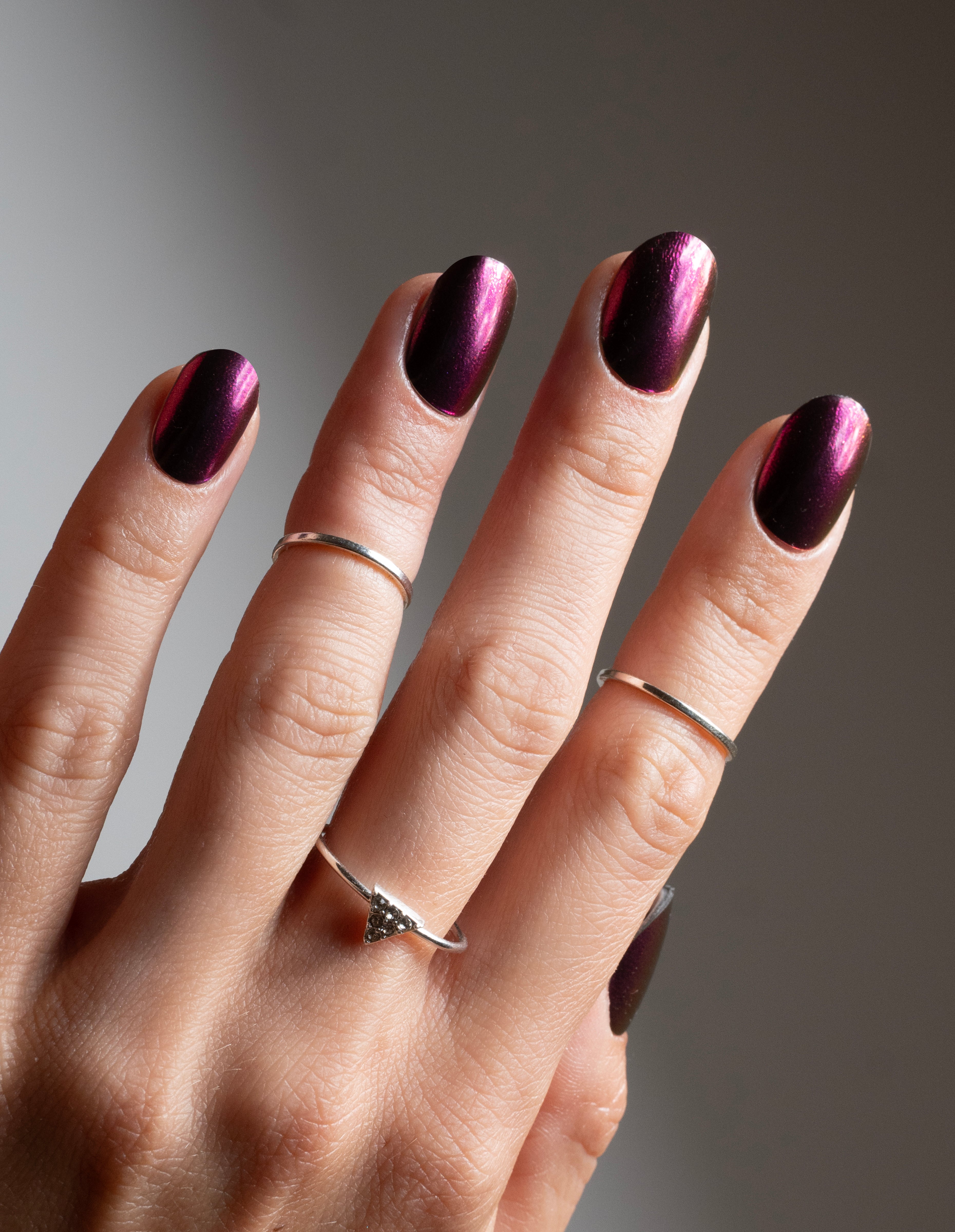 miss-sophie-s-berry-chrome-uv-uv-gel-nagelfolien-mit-beeren-lila-chrom-effekt image 3