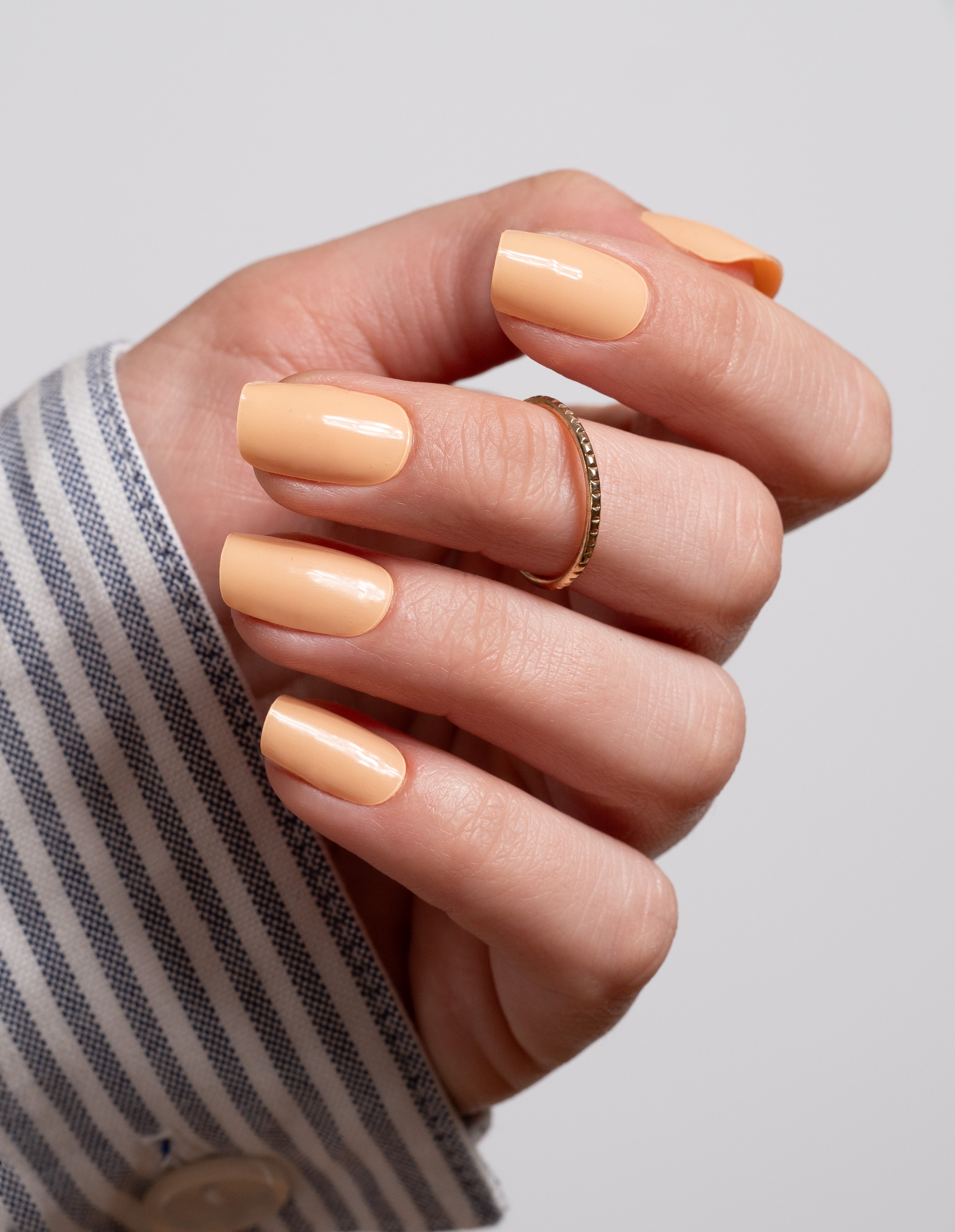 miss-sophie-s-apricot-crush-nagelfolien-frisches-apricot-nude-einfarbig-design-d image 4