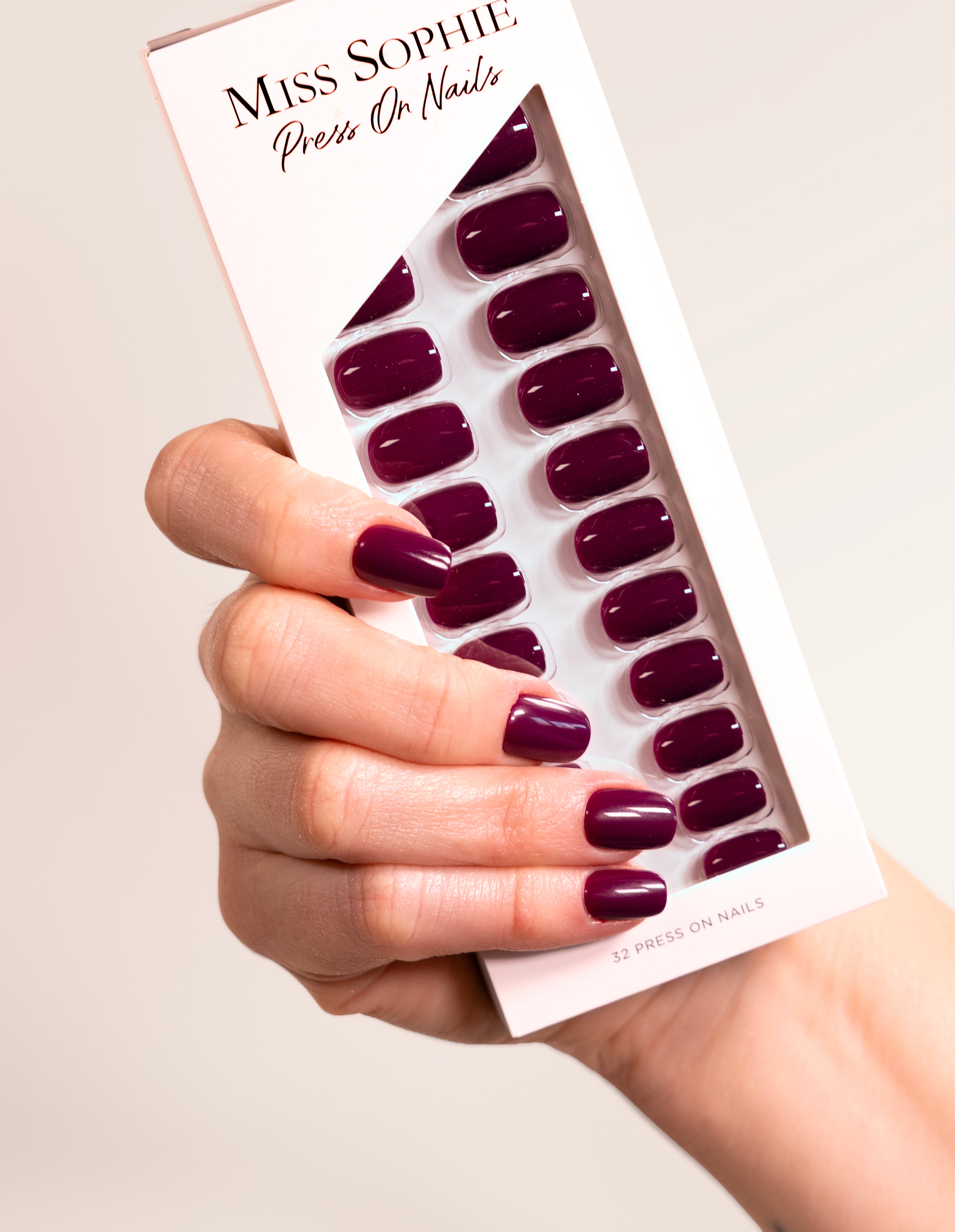 miss-sophie-s-berry-press-on-n-gel-short-square-kurzquadratische-kunstn-gel-in-s image 2