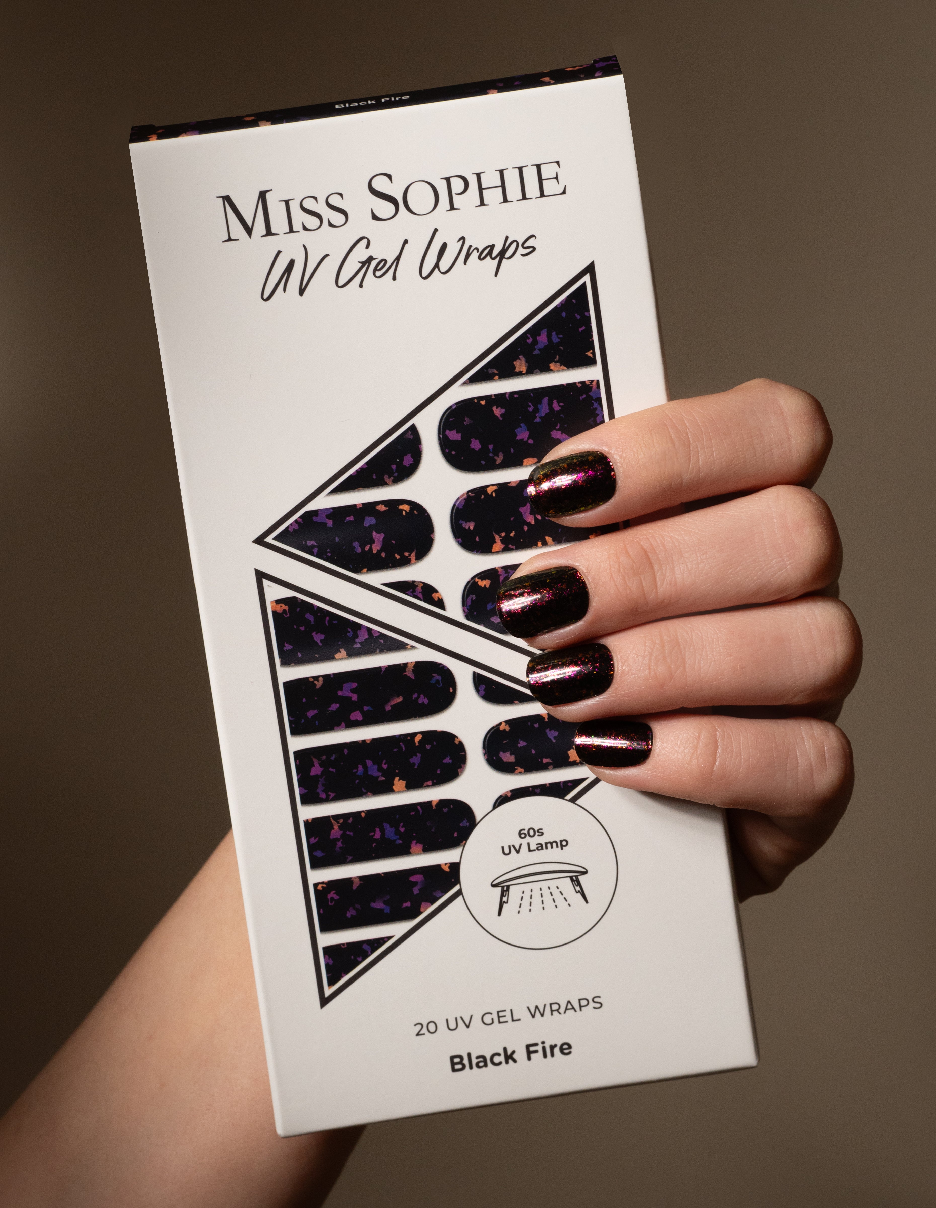 miss-sophie-s-black-fire-uv-nagel-wraps-schwarz-rote-uv-gel-wraps-mit-feuereffek image 4
