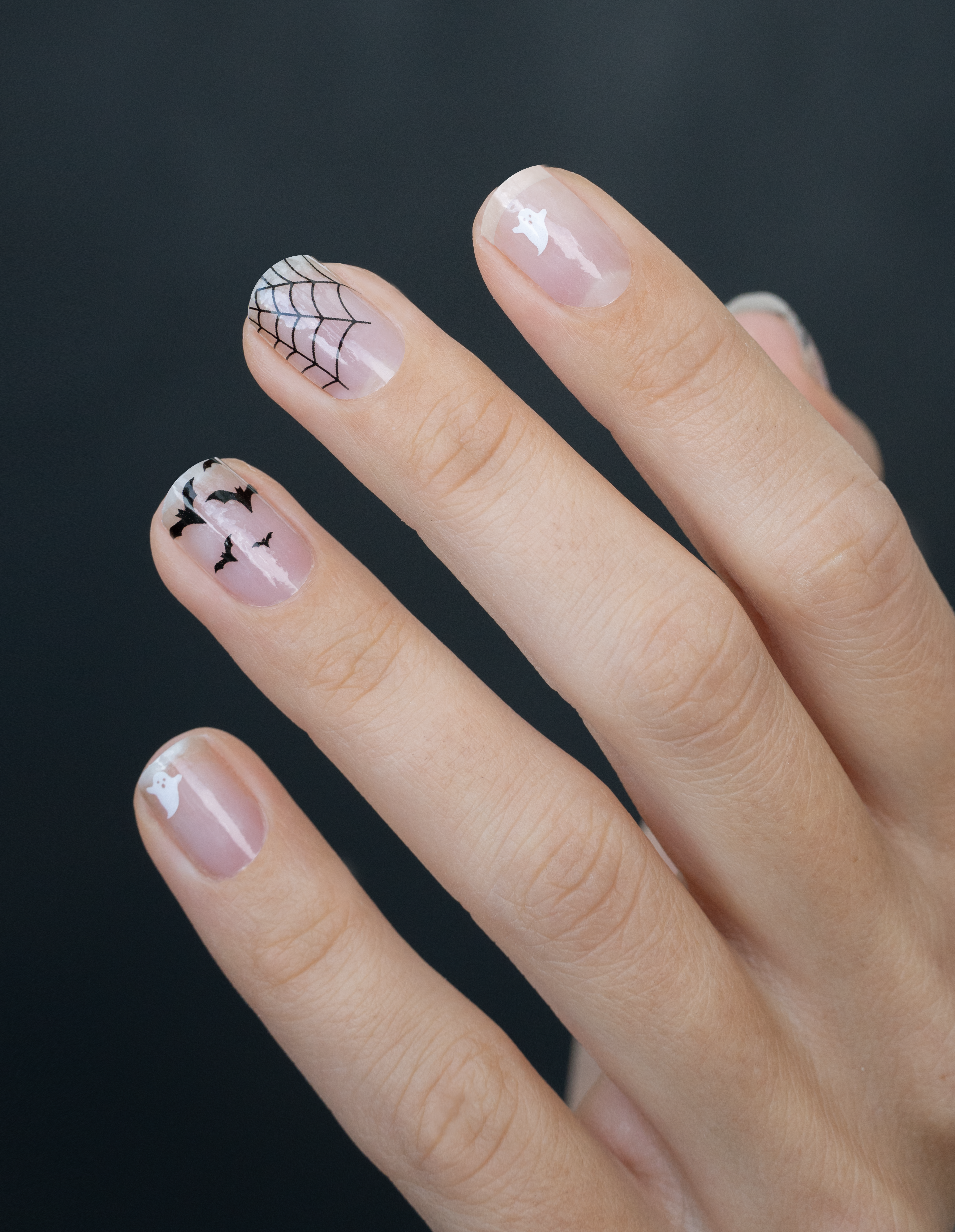 miss-sophie-s-black-widow-uv-uv-gel-nagelfolien-geheimnisvolles-halloween-design image 3
