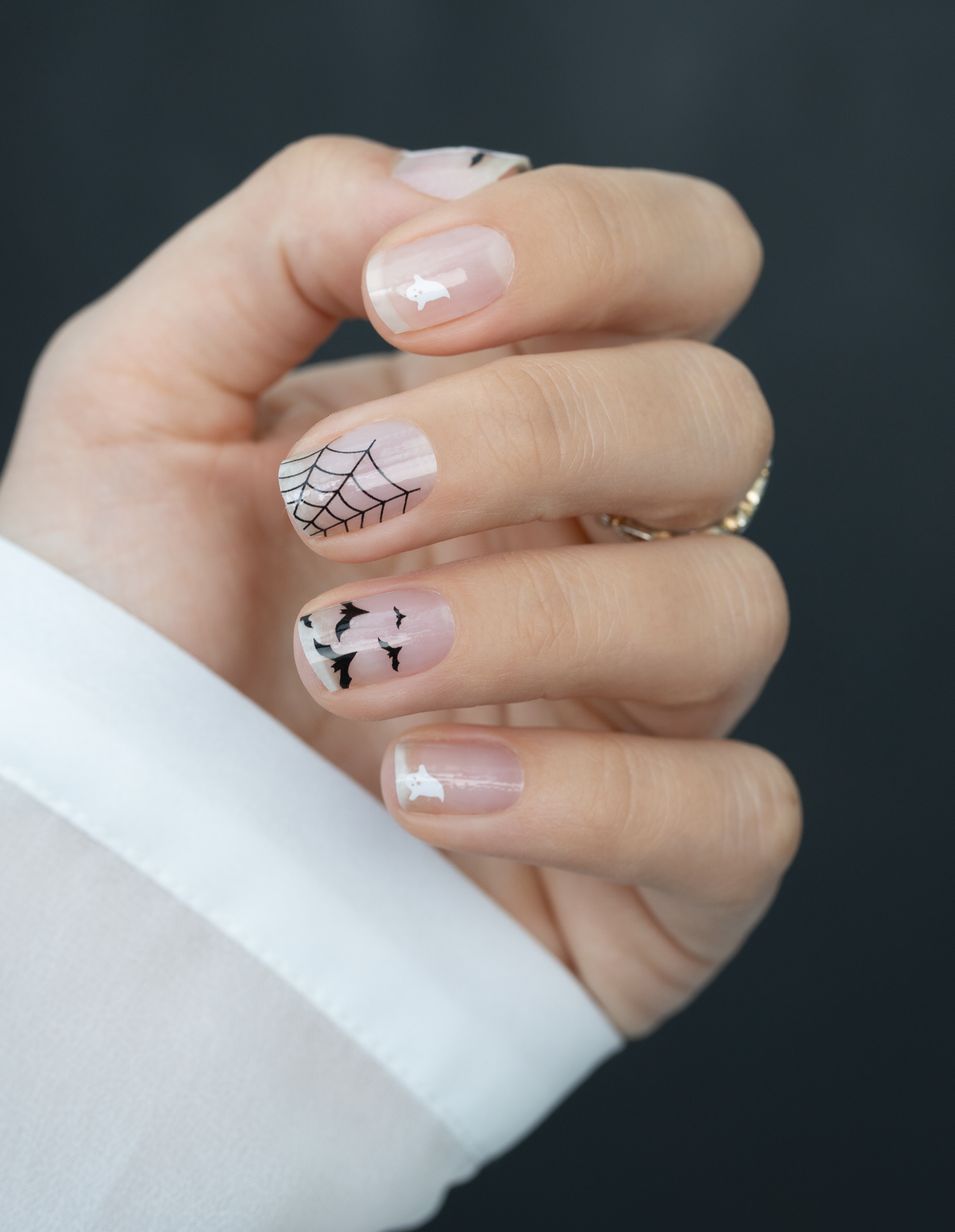miss-sophie-s-black-widow-uv-uv-gel-nagelfolien-geheimnisvolles-halloween-design image 4
