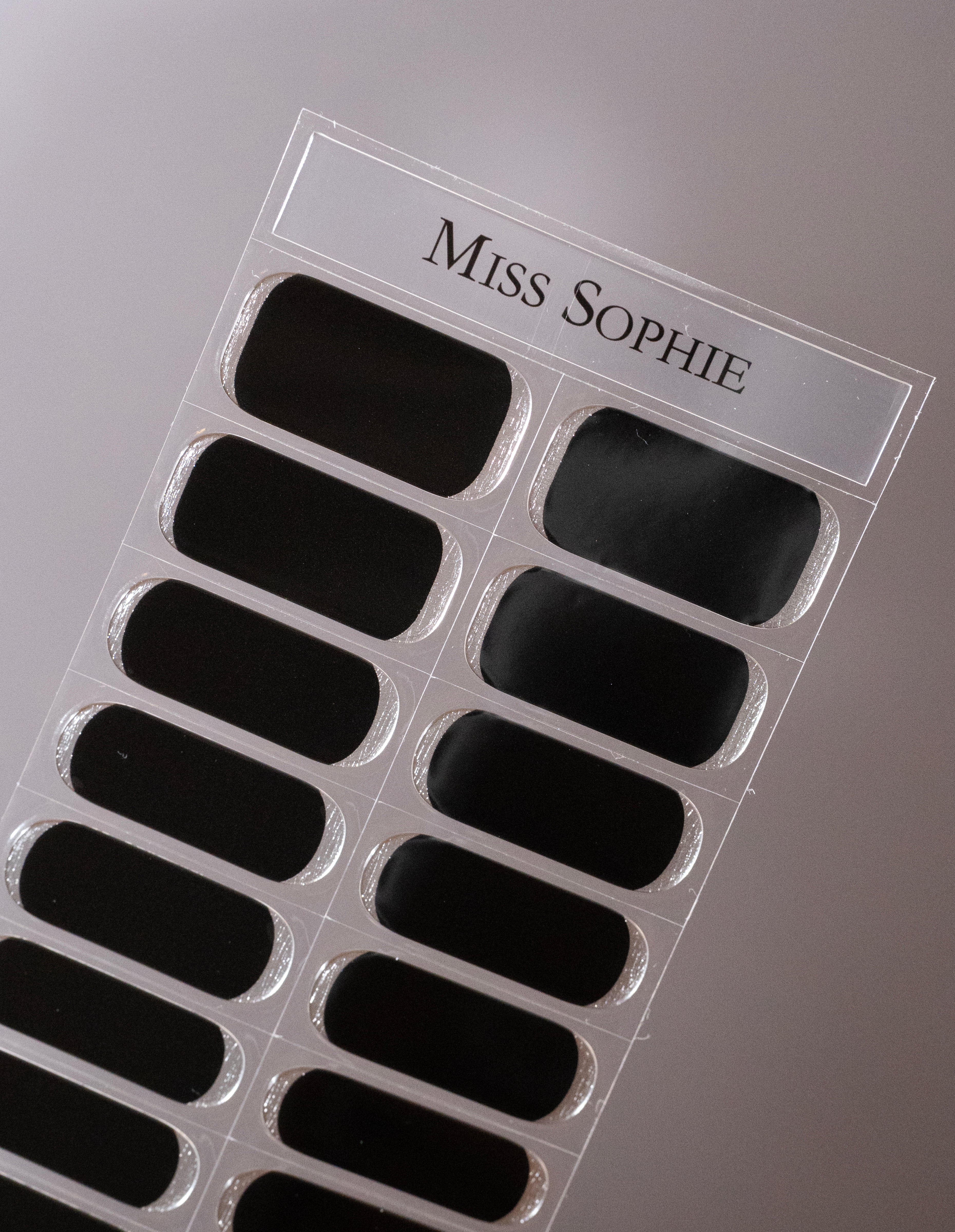 miss-sophie-s-black-winter-uv-tiefschwarz-mit-silber-untert-nen-uv-nagelfolien-l image 4