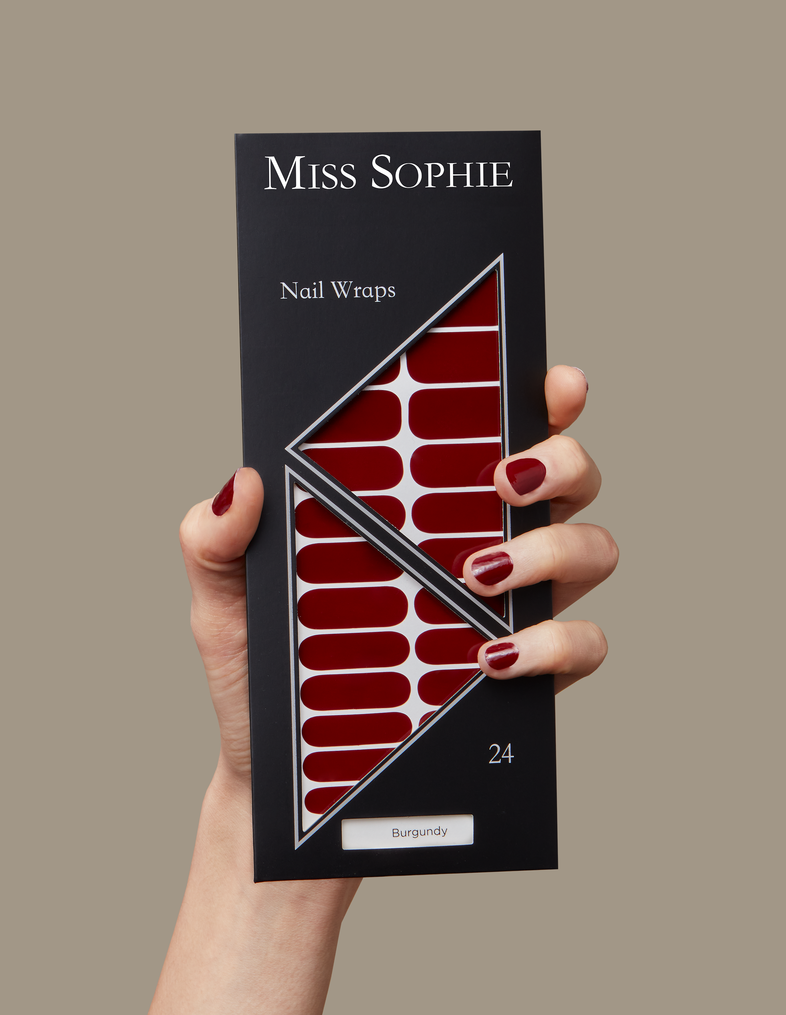 miss-sophie-s-burgundy-nagelfolien-in-sattem-burgunderrot-solid image 4