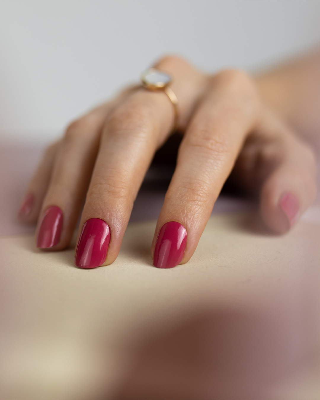 miss-sophie-s-cherry-pie-uv-gel-nail-wrap-leuchtendes-kirschrot-in-gel-qualit-t- image 3