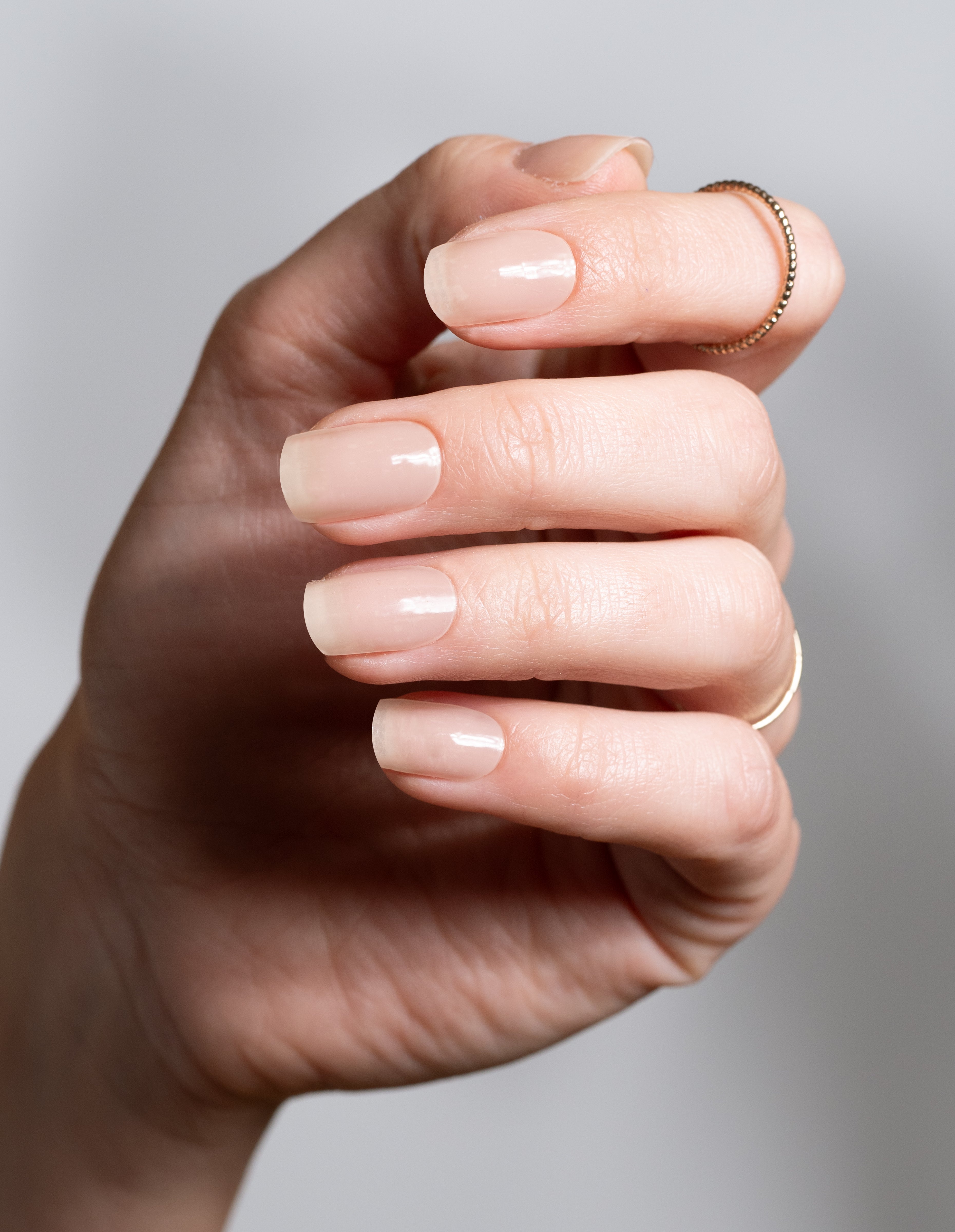 miss-sophie-s-chocolate-sheer-uv-gel-nagelfolien-halbtransparentes-warmes-nude-2 image 4