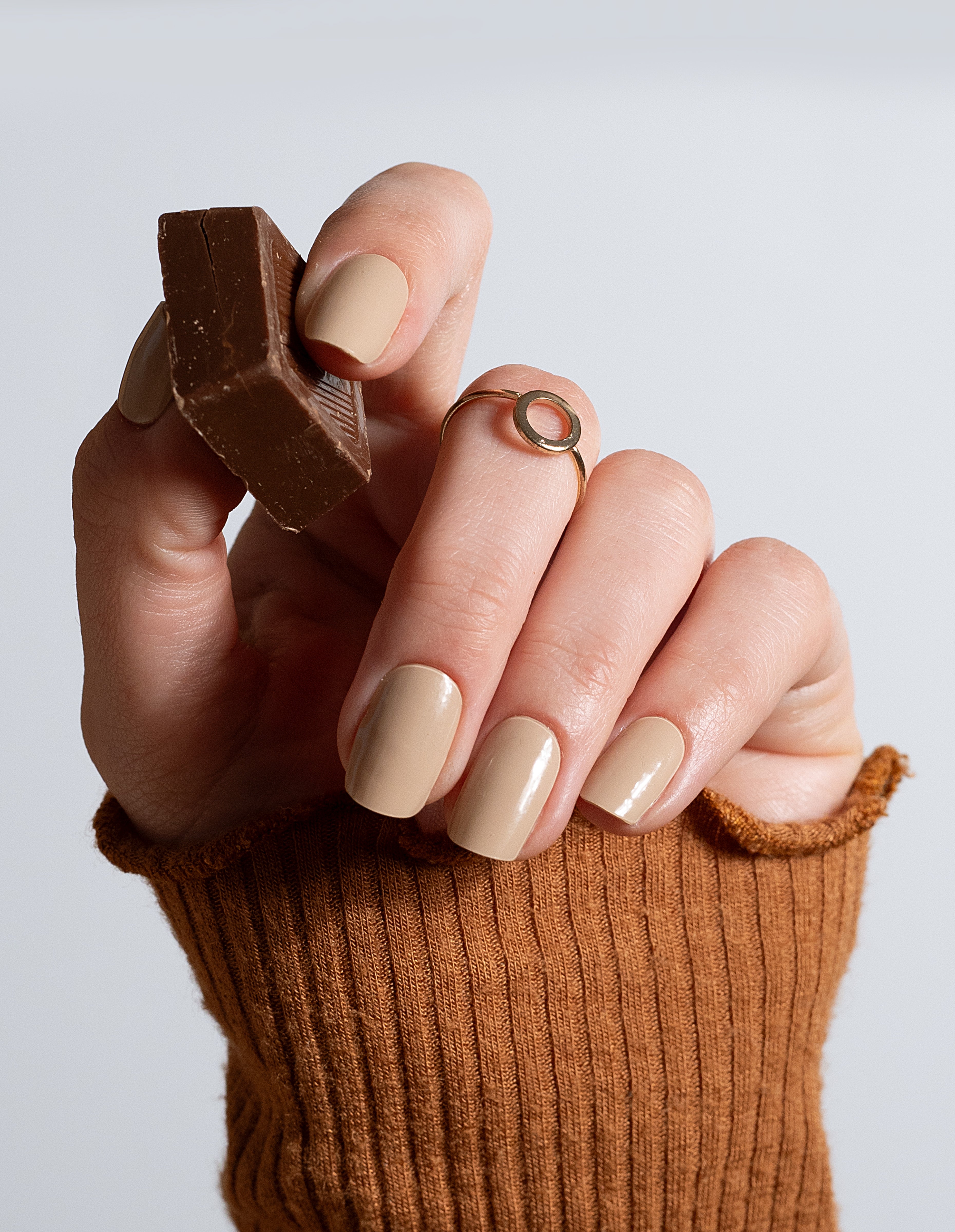 miss-sophie-s-dark-chocolate-nagelfolien-soft-touch-collection-tiefes-matt-braun image 4