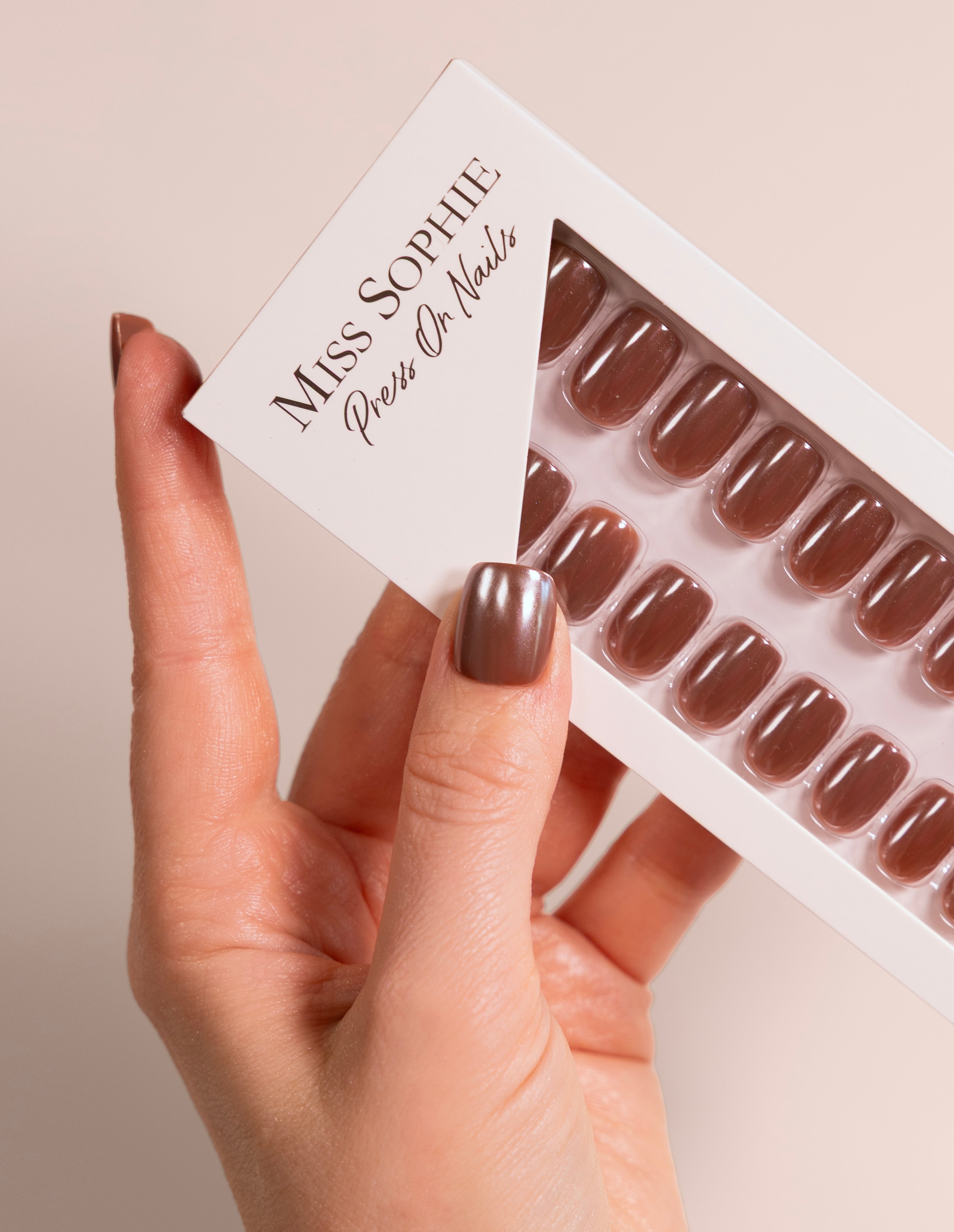miss-sophie-s-glazed-cocoa-press-on-nails-kurze-quadratische-fertign-gel-mit-gla image 3
