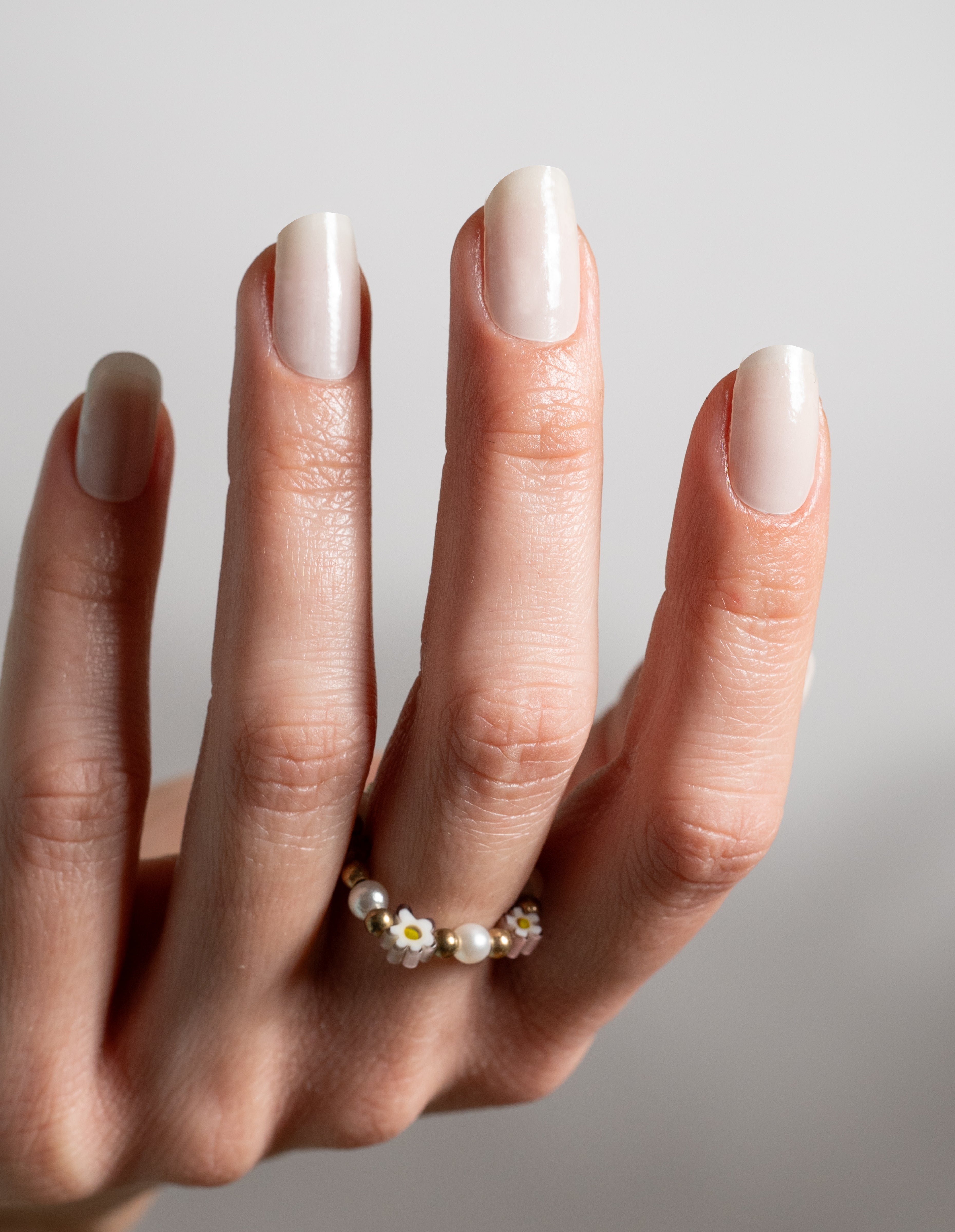 miss-sophie-s-glazed-donut-uv-uv-gel-nagelfolien-mit-gl-nzendem-nude-glamour-eff image 3