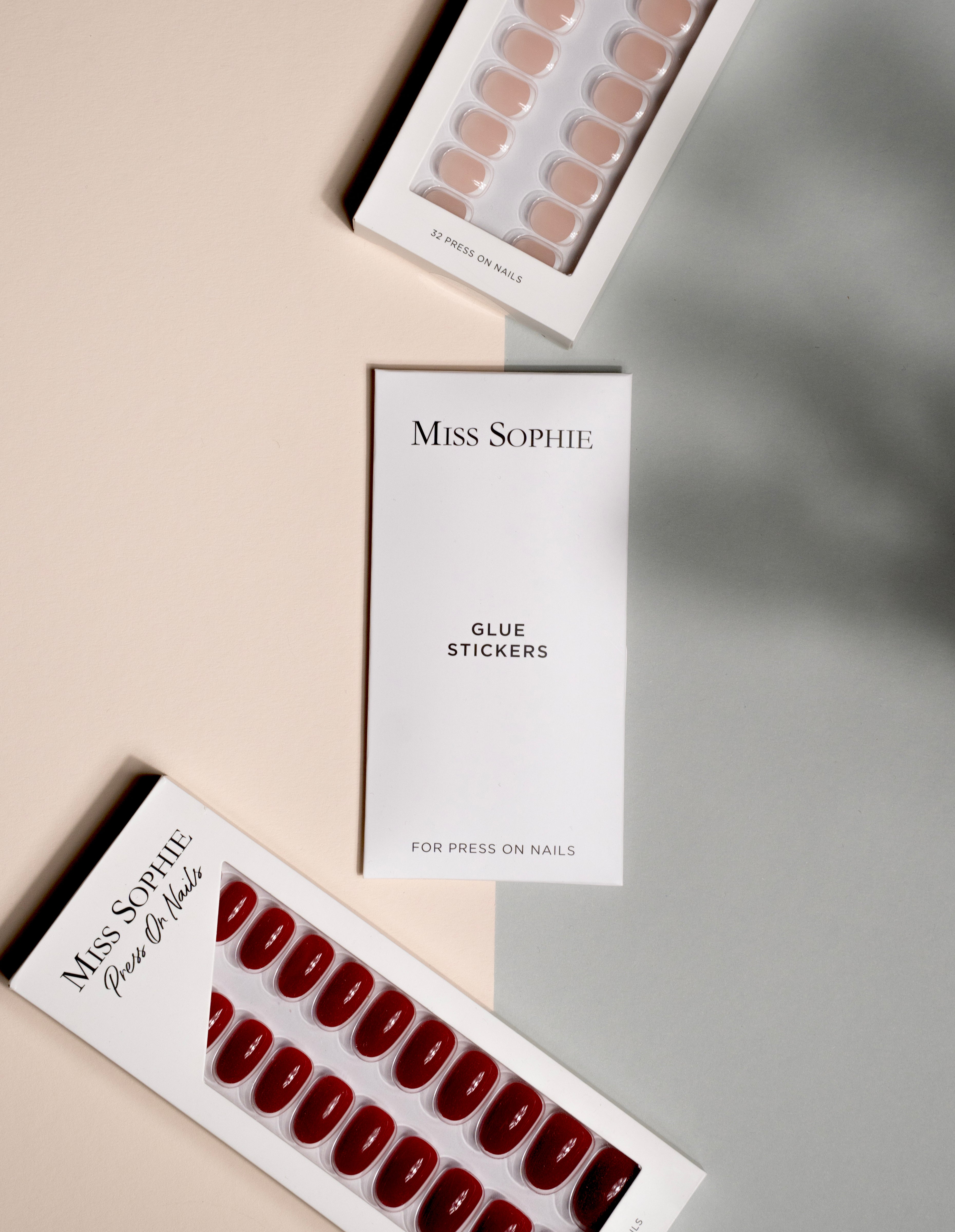 miss-sophie-s-glue-stickers-192-nagelklebesticker-in-16-gr-en-wiederverwendbare- image 4