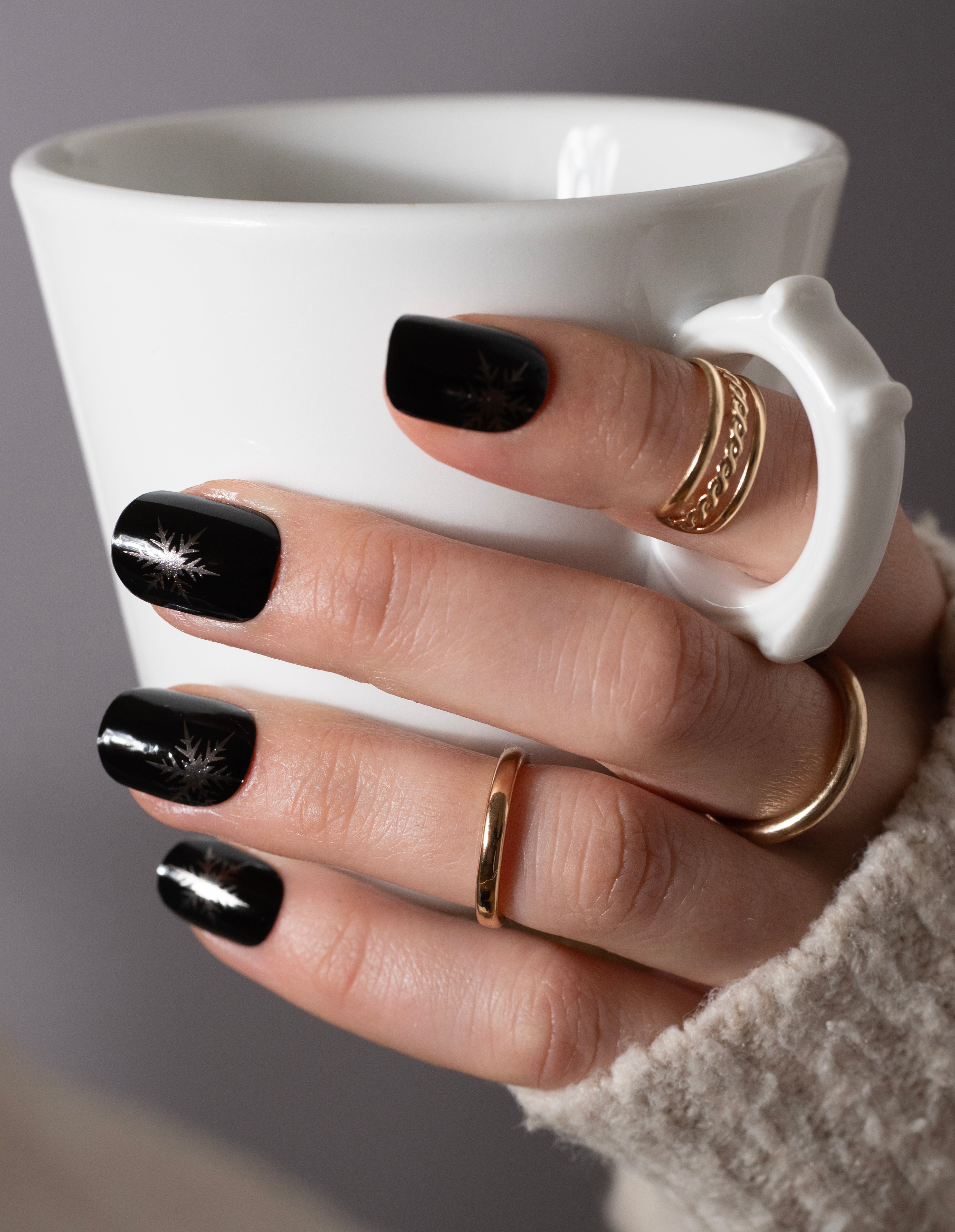 miss-sophie-s-ice-to-meet-you-uv-uv-gel-nagelfolien-in-schwarz-mit-silbernen-sch image 2