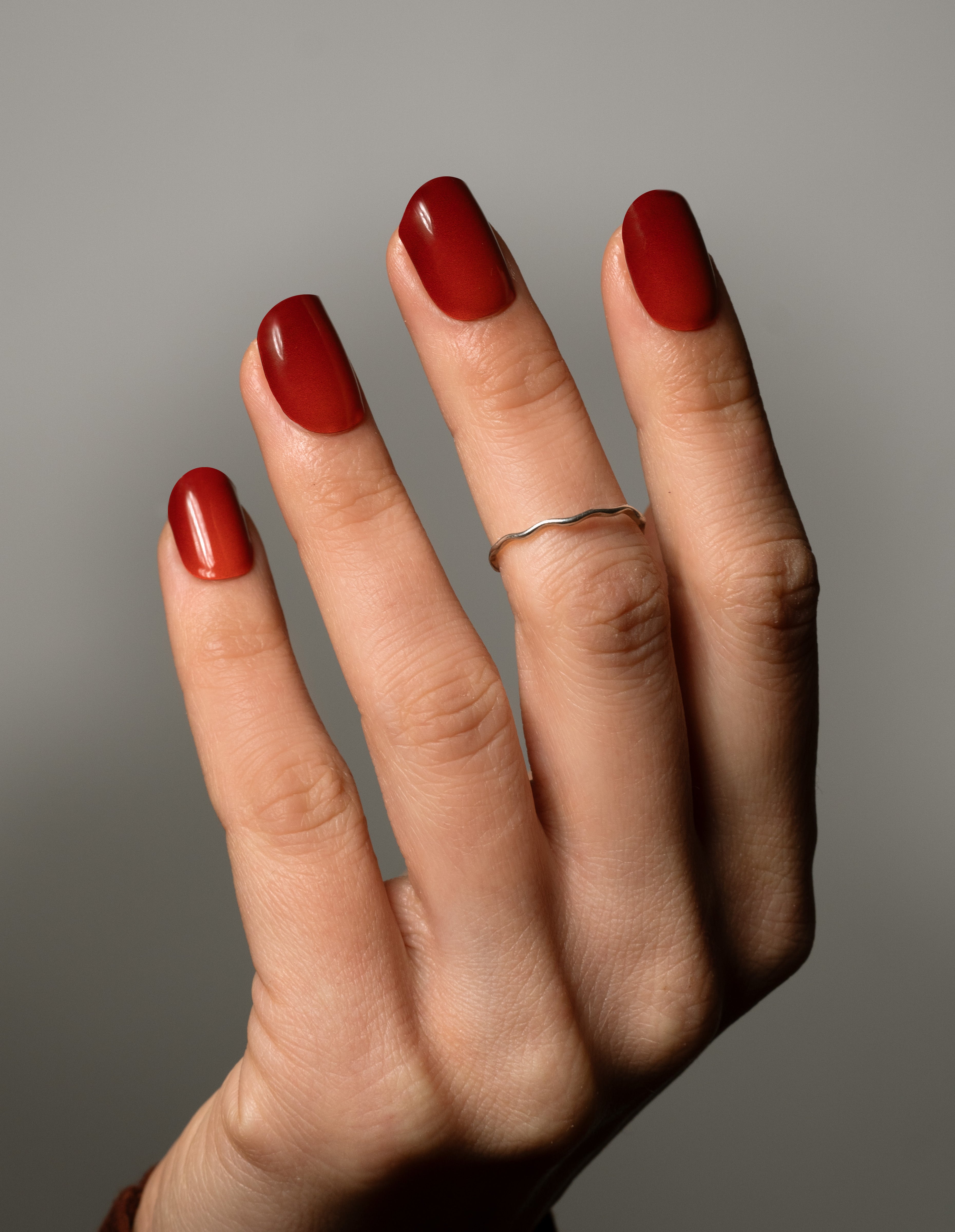 miss-sophie-s-bronzed-honey-uv-uv-gel-nagelfolien-diagonal-verlauf-in-rot-und-br image 3