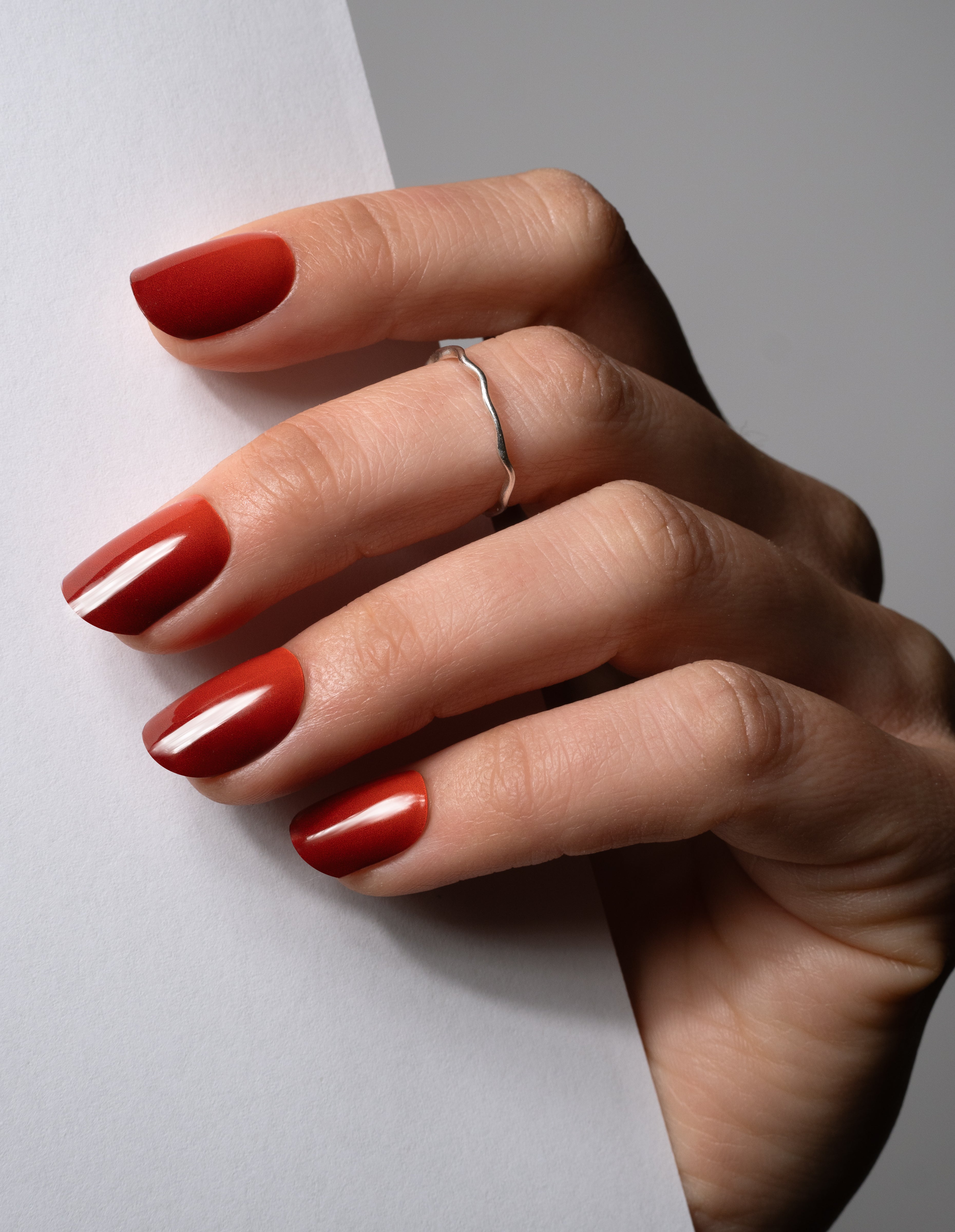miss-sophie-s-bronzed-honey-uv-uv-gel-nagelfolien-diagonal-verlauf-in-rot-und-br image 4