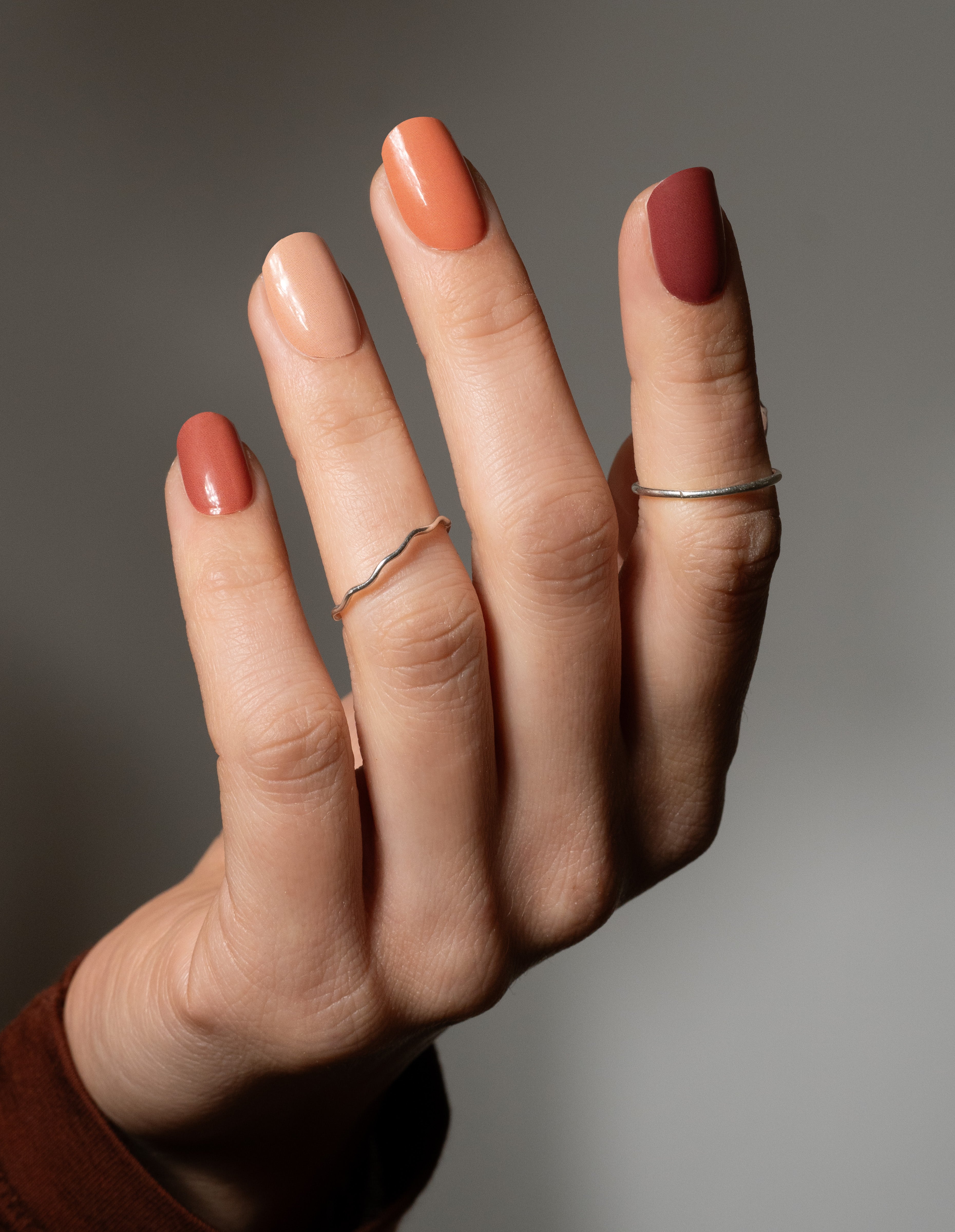 miss-sophie-s-cinnamon-twirl-uv-uv-gel-nagelfolien-im-herbstlichen-farbverlauf image 3