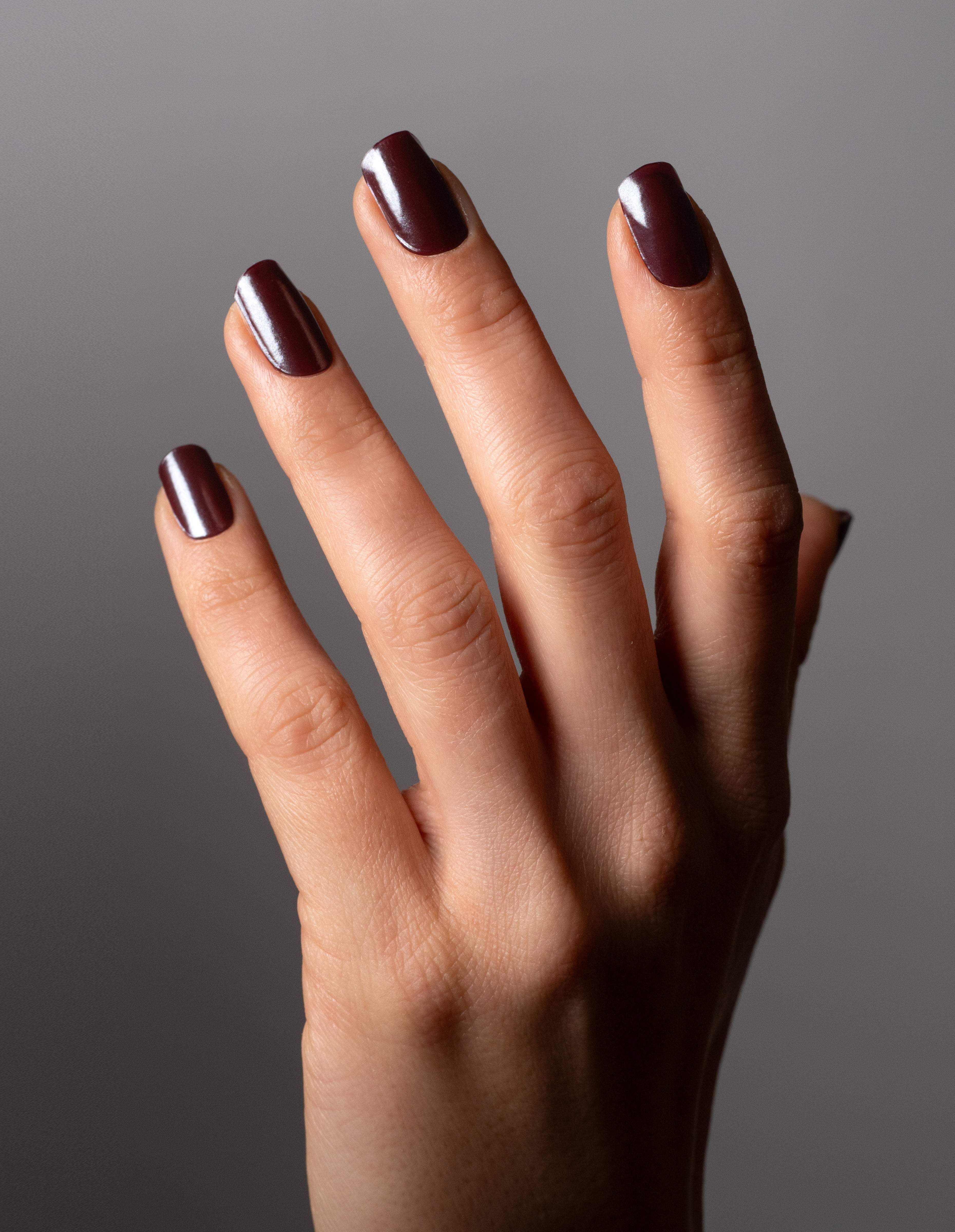 miss-sophie-s-dark-cherry-uv-nagelfolien-dunkelrot-mit-perlmutt-effekt-uv-gel-wr image 3