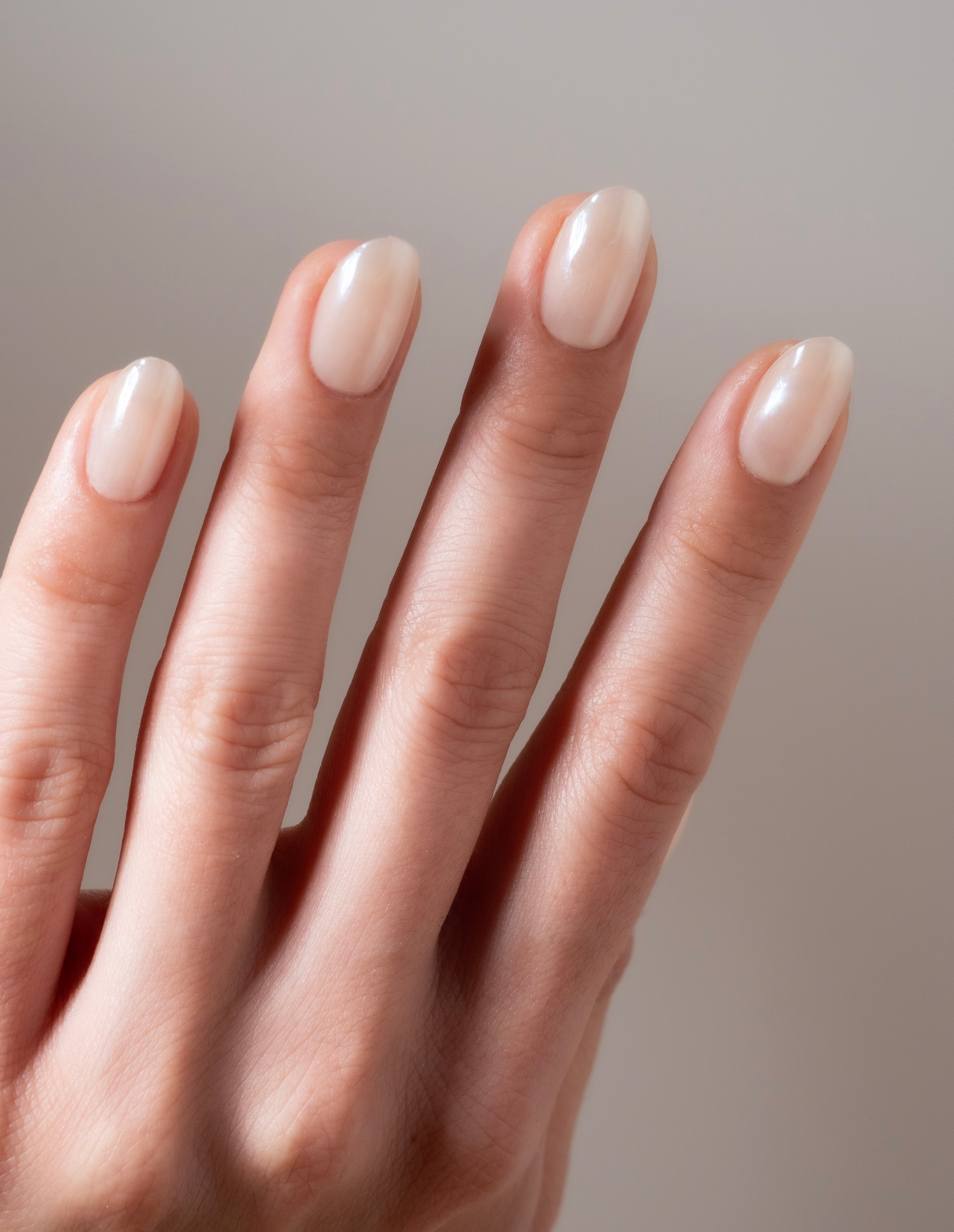 miss-sophie-s-glazed-donut-press-on-nails-short-round-milchig-perlmuttfarbene-pr image 3