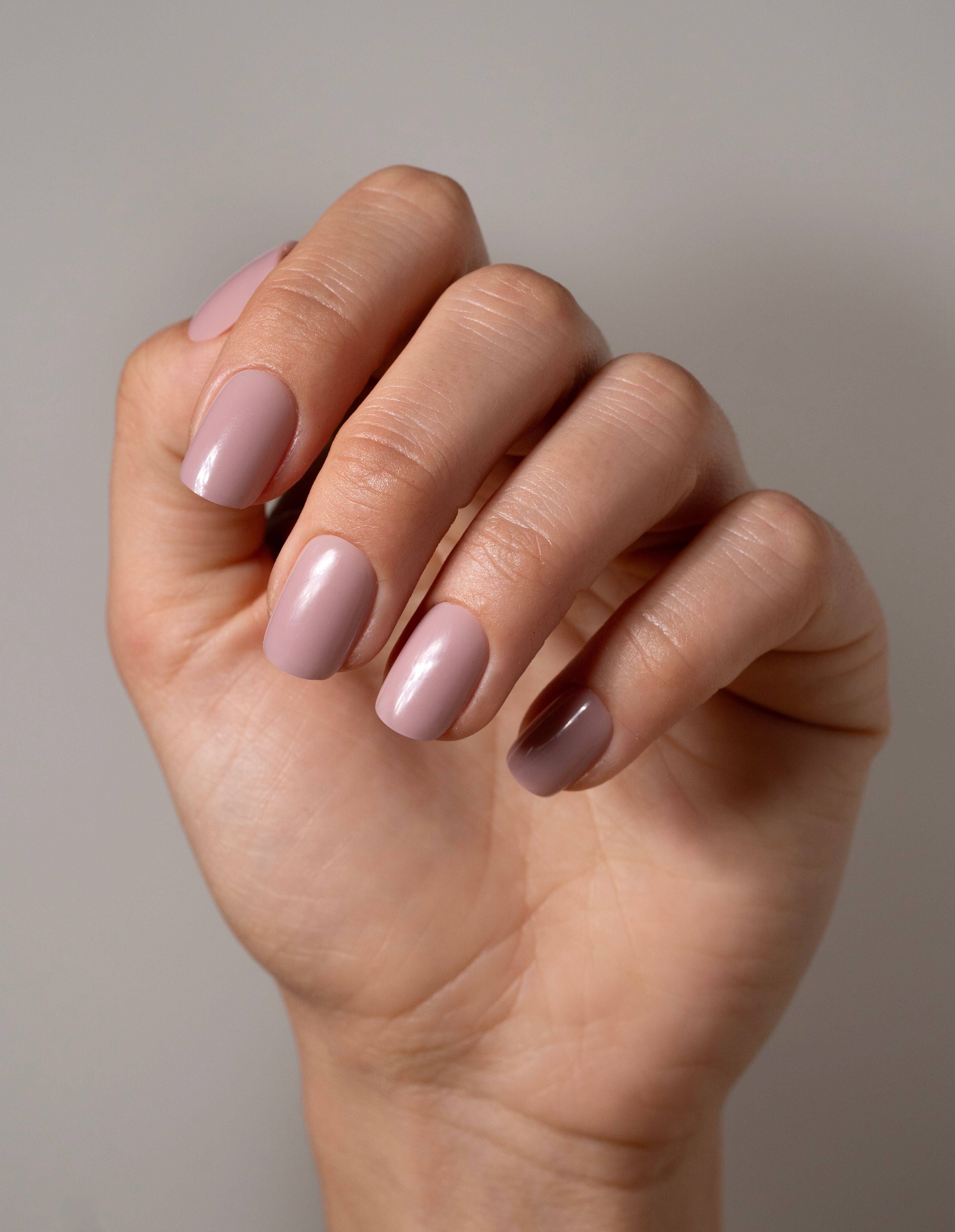 miss-sophie-s-sugar-babe-press-on-nails-short-square-zart-rosafarbene-press-on-n image 2