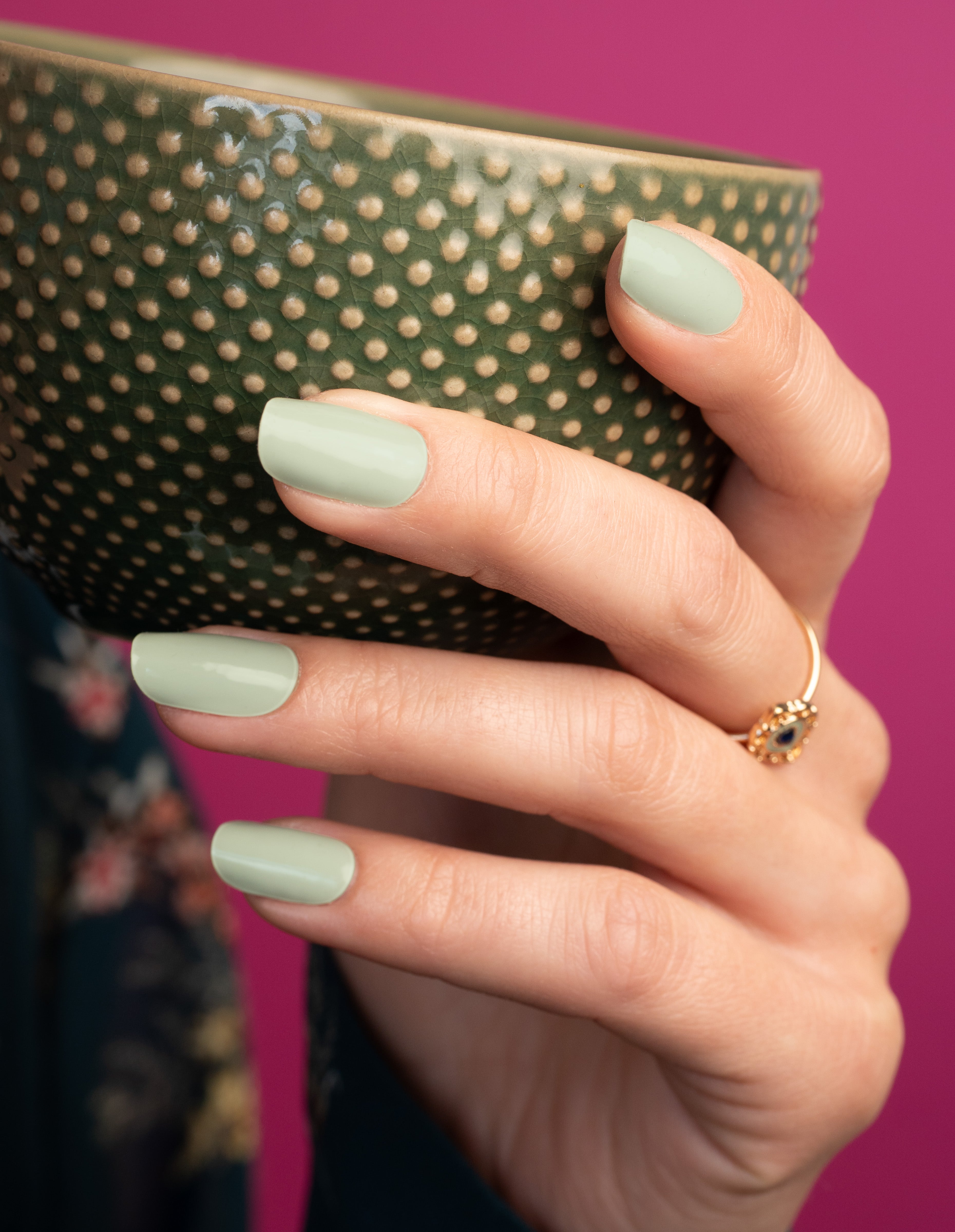 miss-sophie-s-matcha-love-uv-uv-gel-nagelfolien-beruhigendes-matcha-gr-n-einfarb image 4