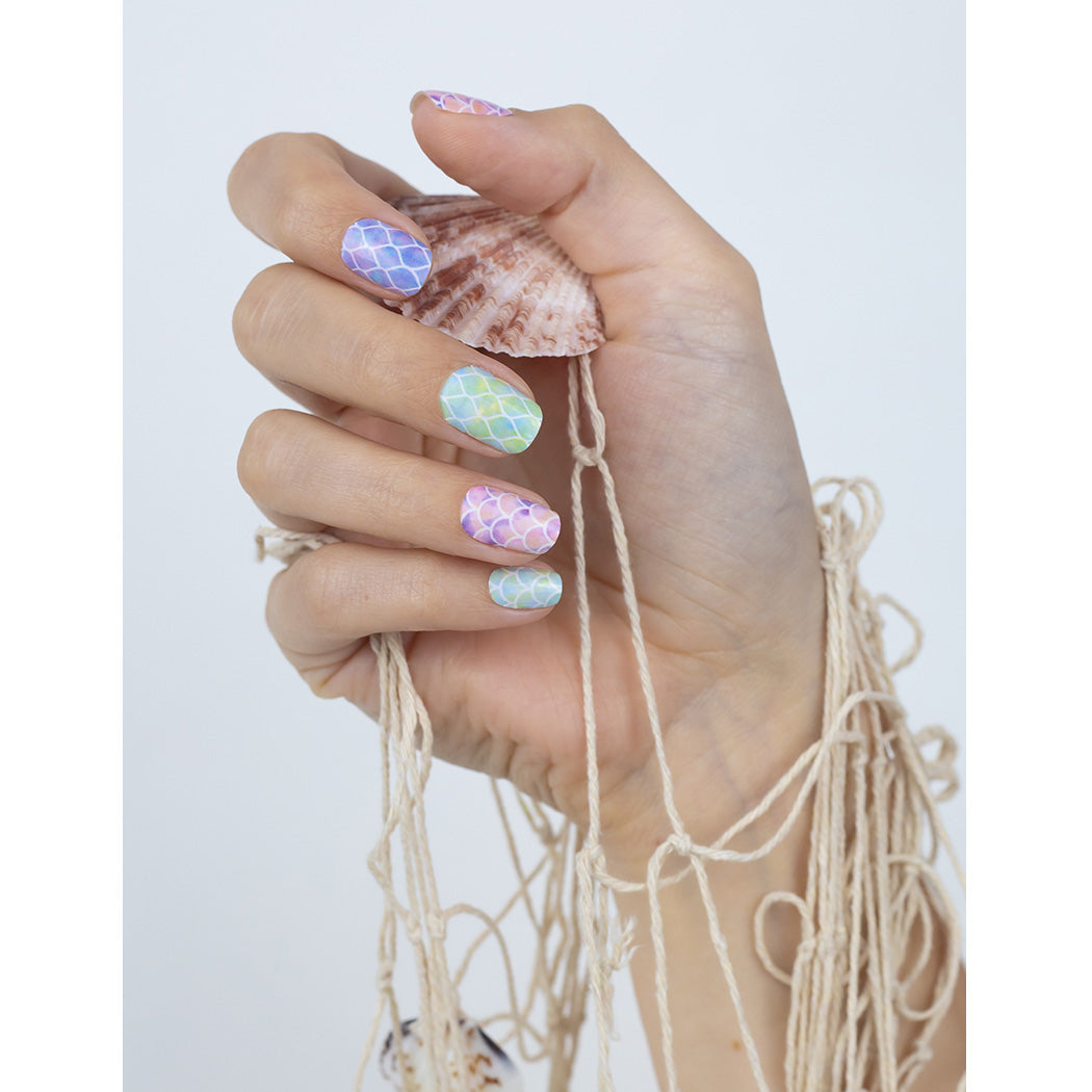 miss-sophie-s-mermaid-for-life-uv-uv-gel-nagelfolien-pastell-mit-schuppen-muster image 2