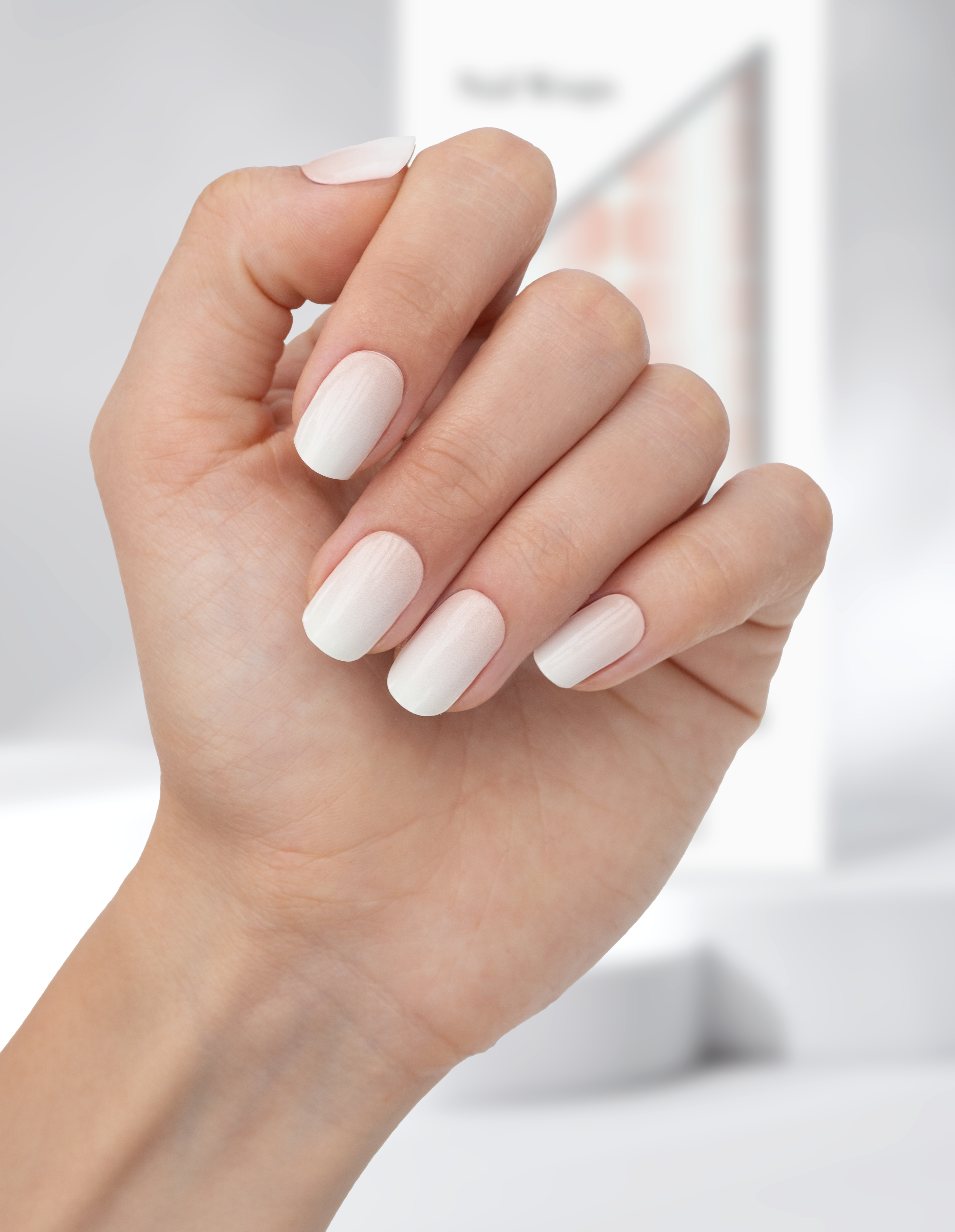 miss-sophie-s-nude-babyboomer-nagelfolien-farbverlauf-von-beige-zu-wei-optisch-n image 2
