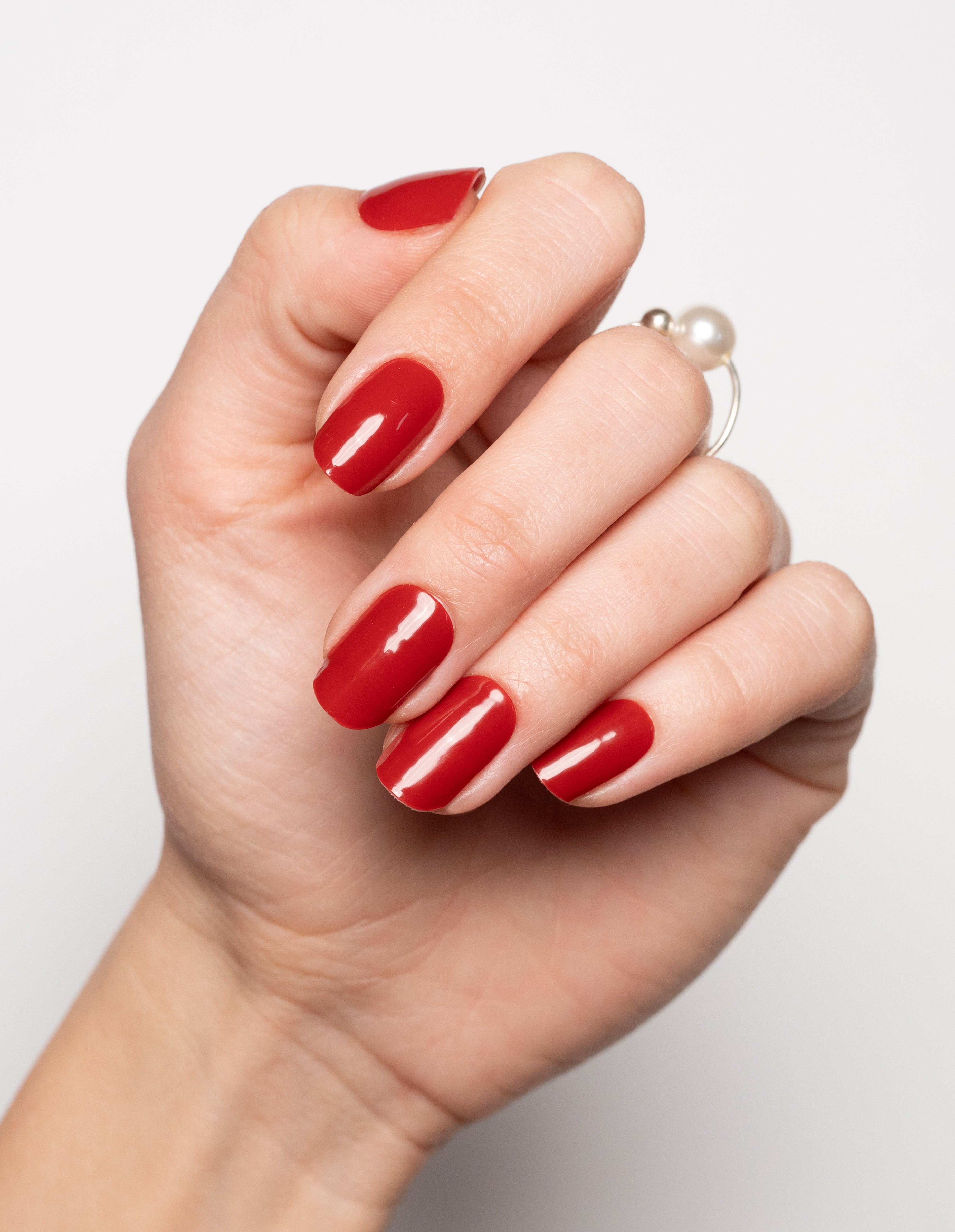 miss-sophie-s-paris-je-t-aime-uv-uv-gel-nail-wraps-in-klassischem-rot-solid-fini image 2
