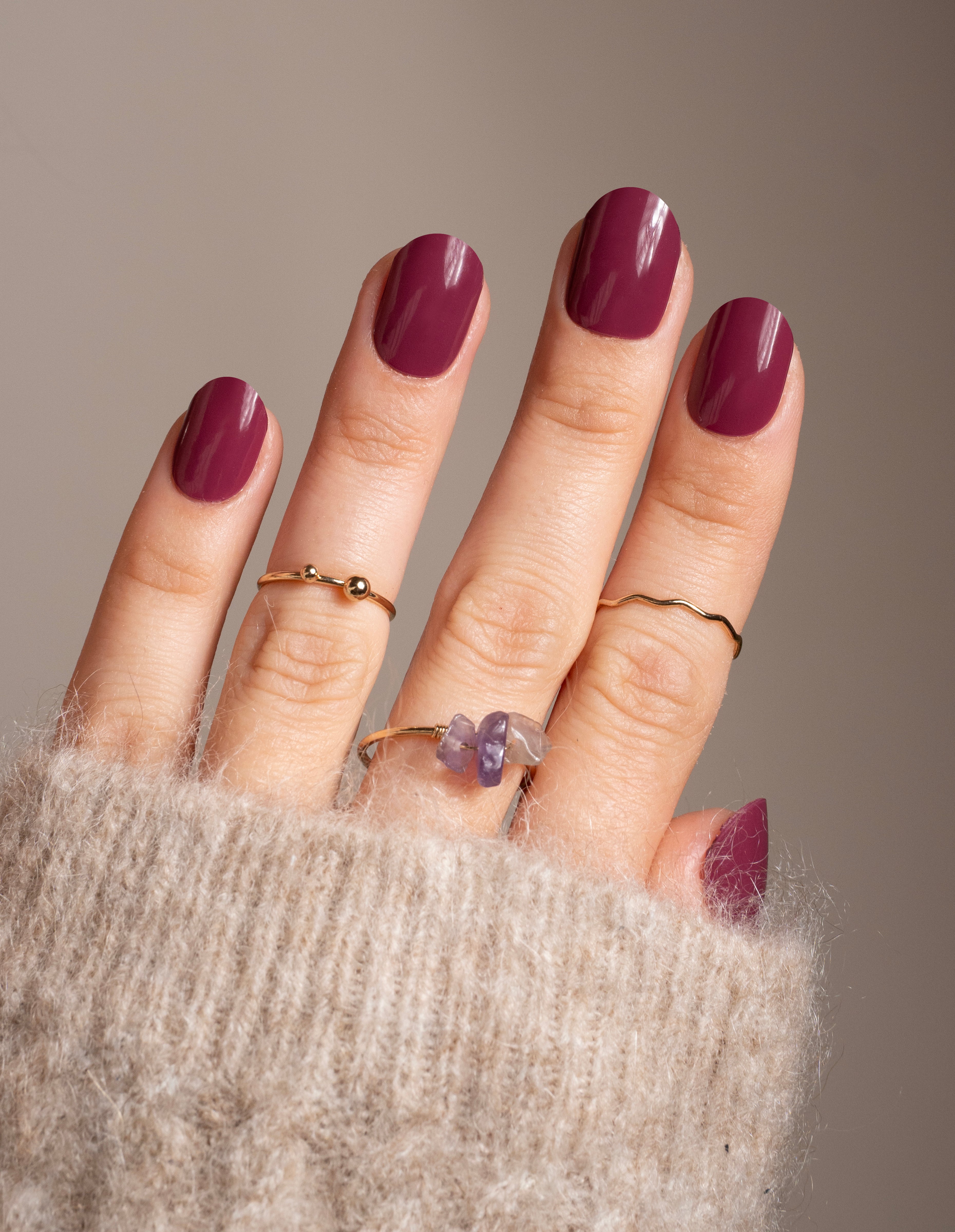 miss-sophie-s-plum-wine-uv-gel-wraps-sattes-beeren-plum-in-uv-gel-optik image 3
