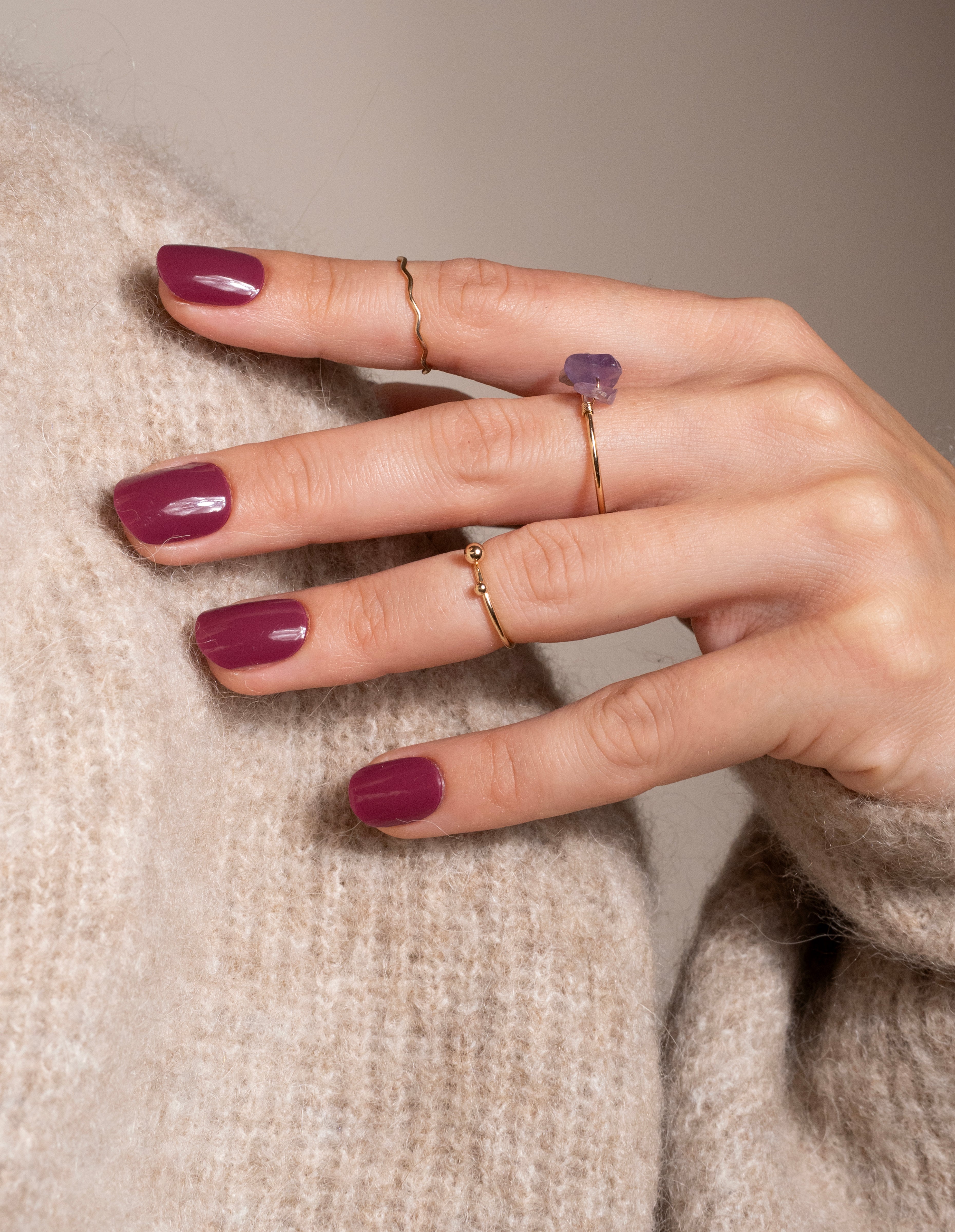 miss-sophie-s-plum-wine-uv-gel-wraps-sattes-beeren-plum-in-uv-gel-optik image 2
