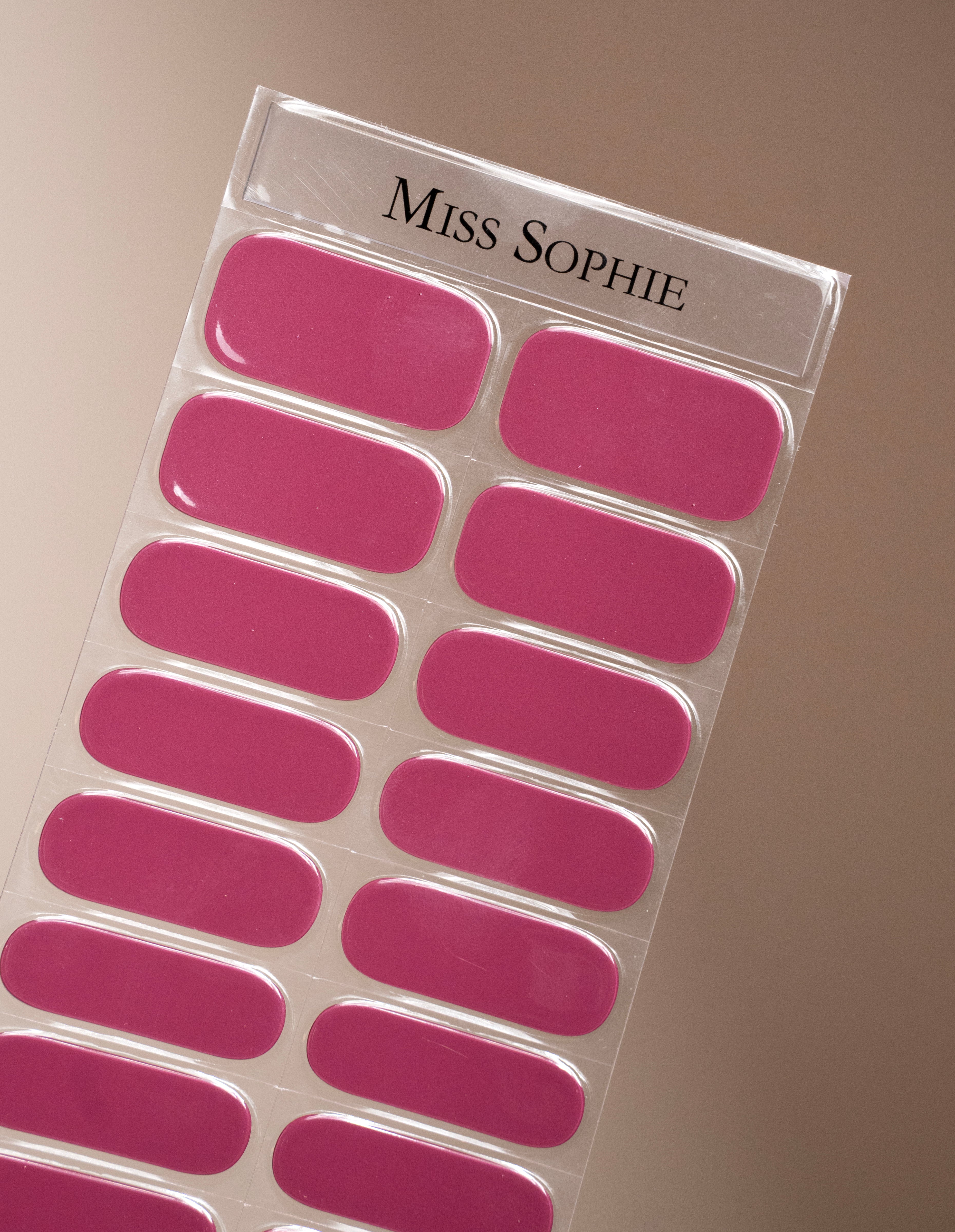miss-sophie-s-plum-wine-uv-gel-wraps-sattes-beeren-plum-in-uv-gel-optik image 4