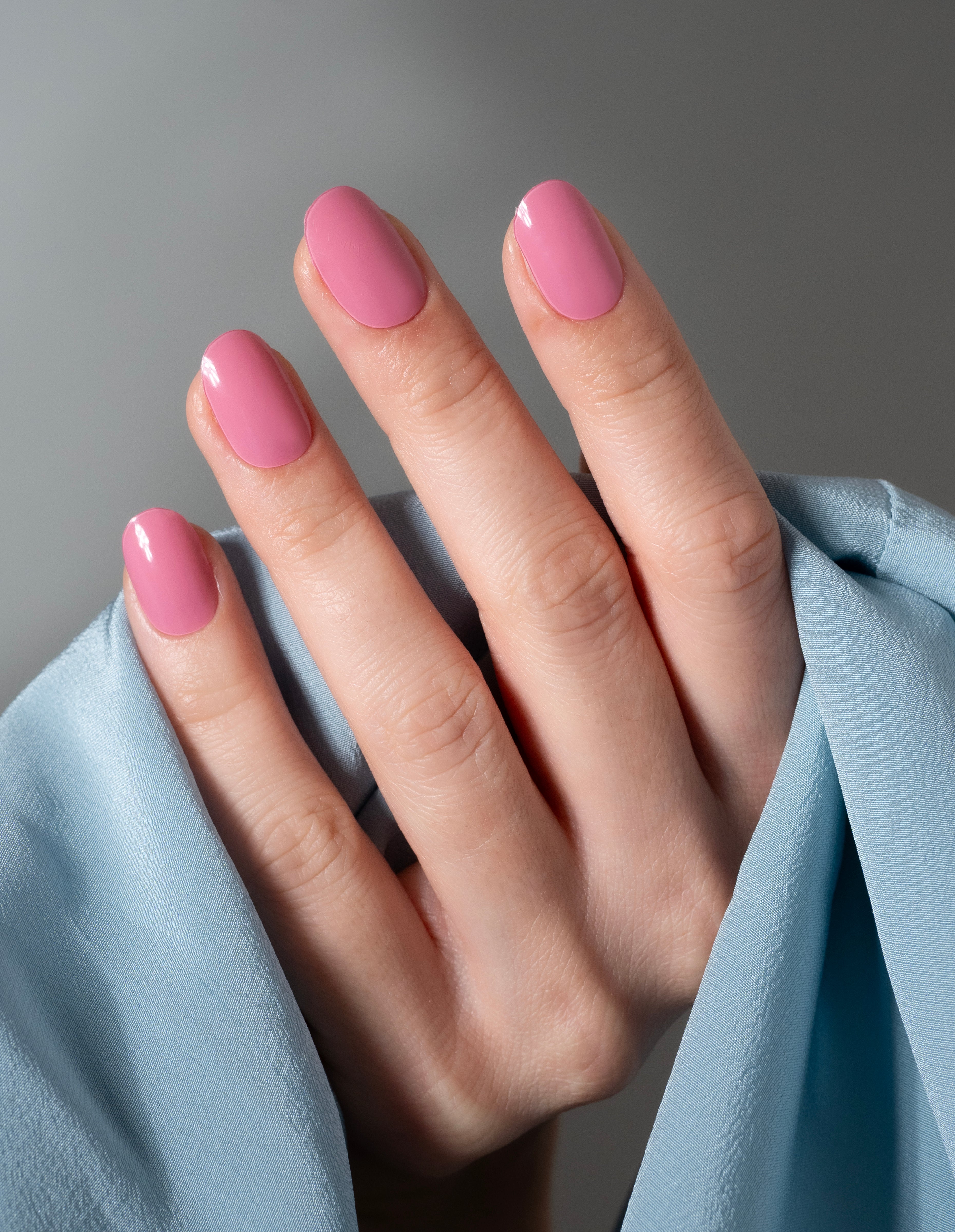 miss-sophie-s-first-kiss-uv-nagelfolien-zartes-ros-solid-uv-gel-wraps image 2