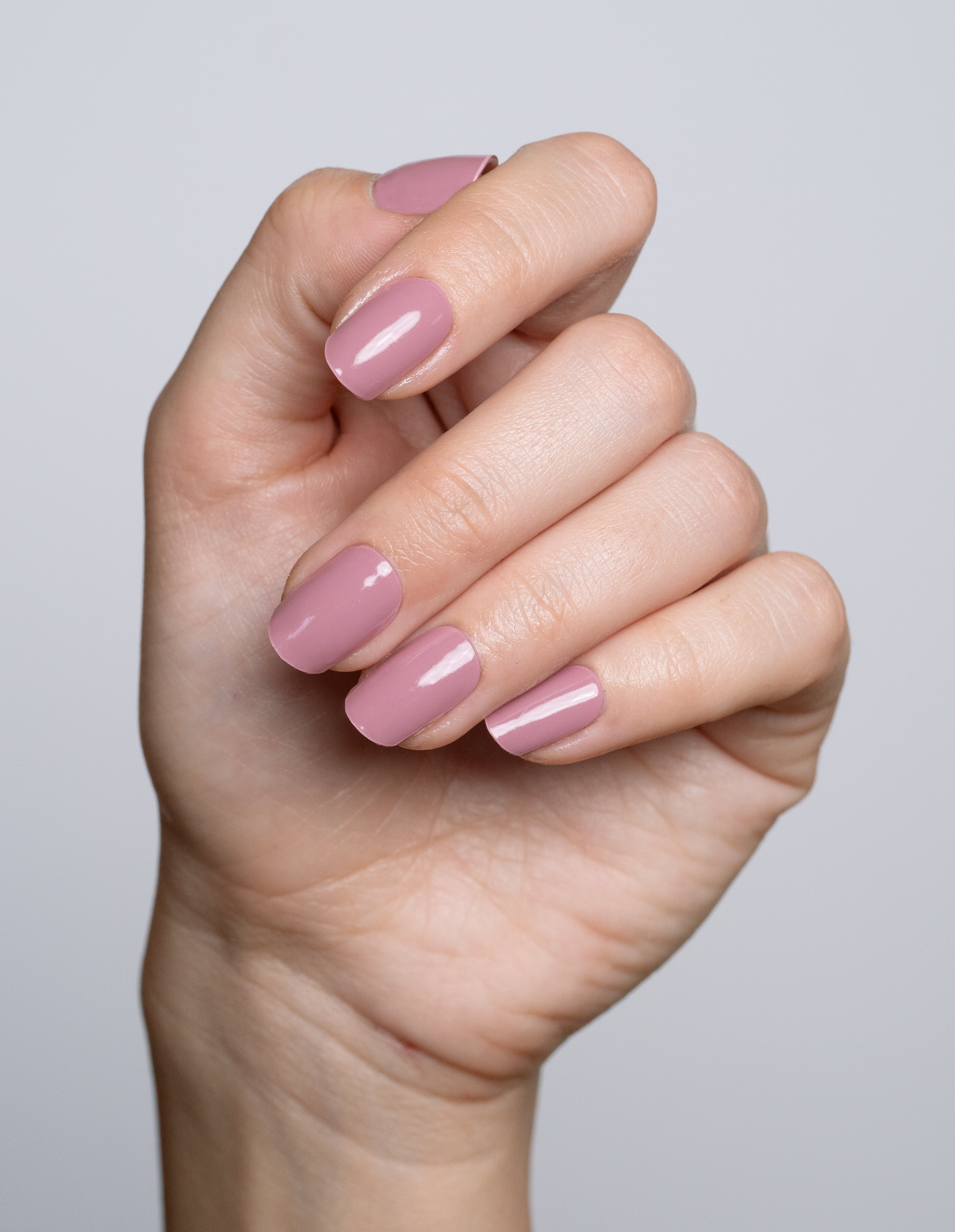miss-sophie-s-rosewood-love-nail-wraps-zeitloses-rotes-ros-nageldesign-in-unifar image 2