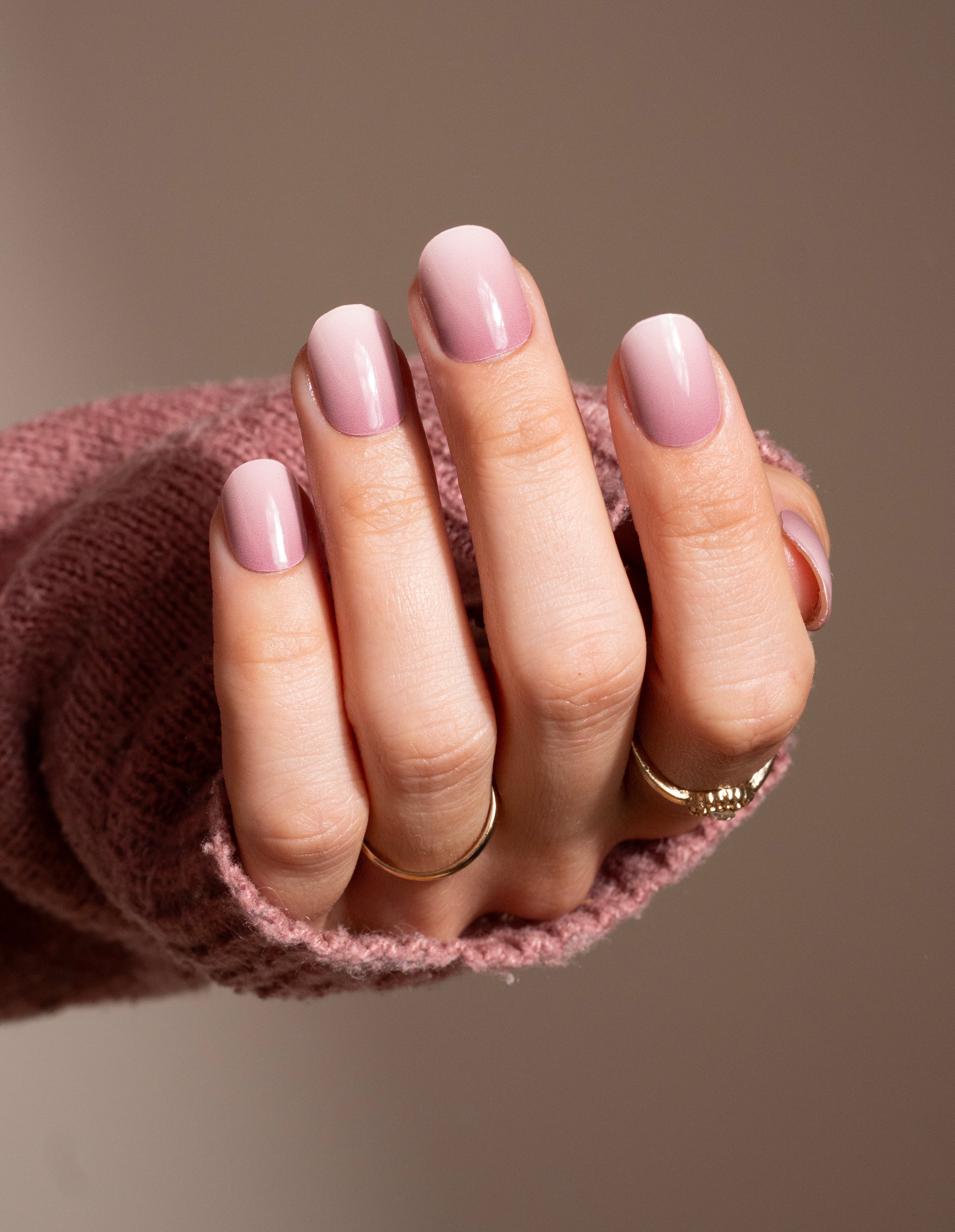 miss-sophie-s-rosy-rouge-uv-nagelfolien-uv-gel-wraps-in-zartem-ros-mit-gel-finis image 2