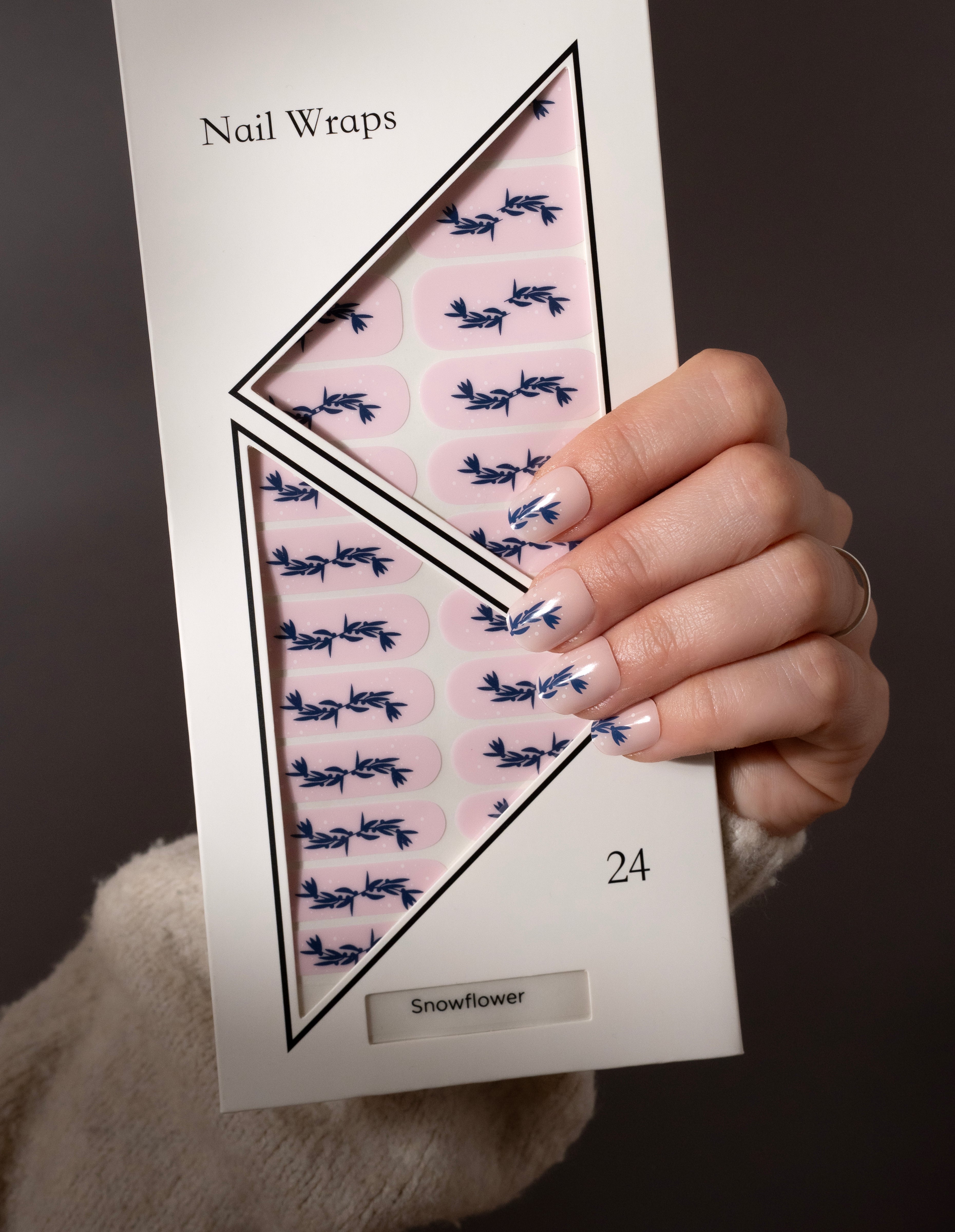 miss-sophie-s-snowflower-transparente-nagelfolien-nagel-wraps-mit-blauen-bl-ten- image 4