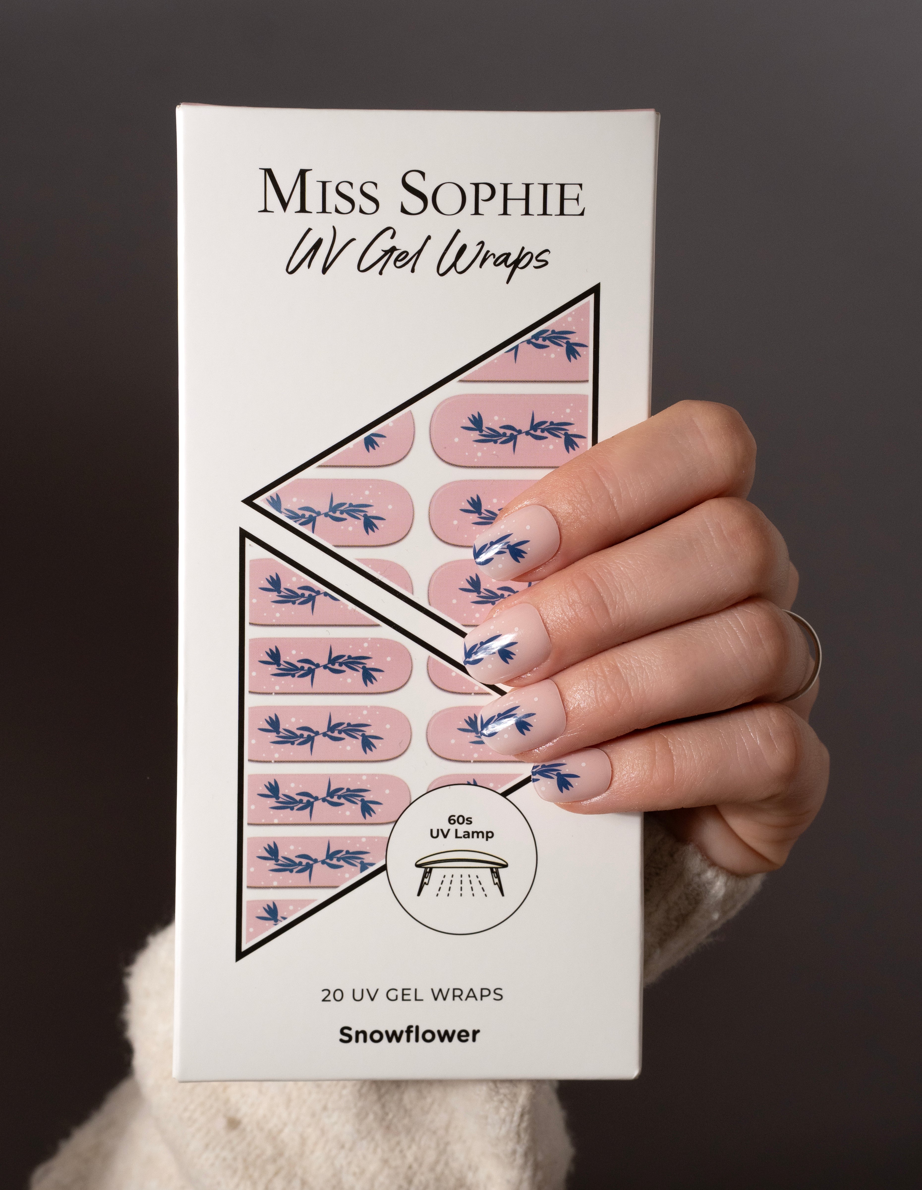 miss-sophie-s-snowflower-uv-nagelsticks-blaue-winterbl-ten-auf-blush-basis-black image 5