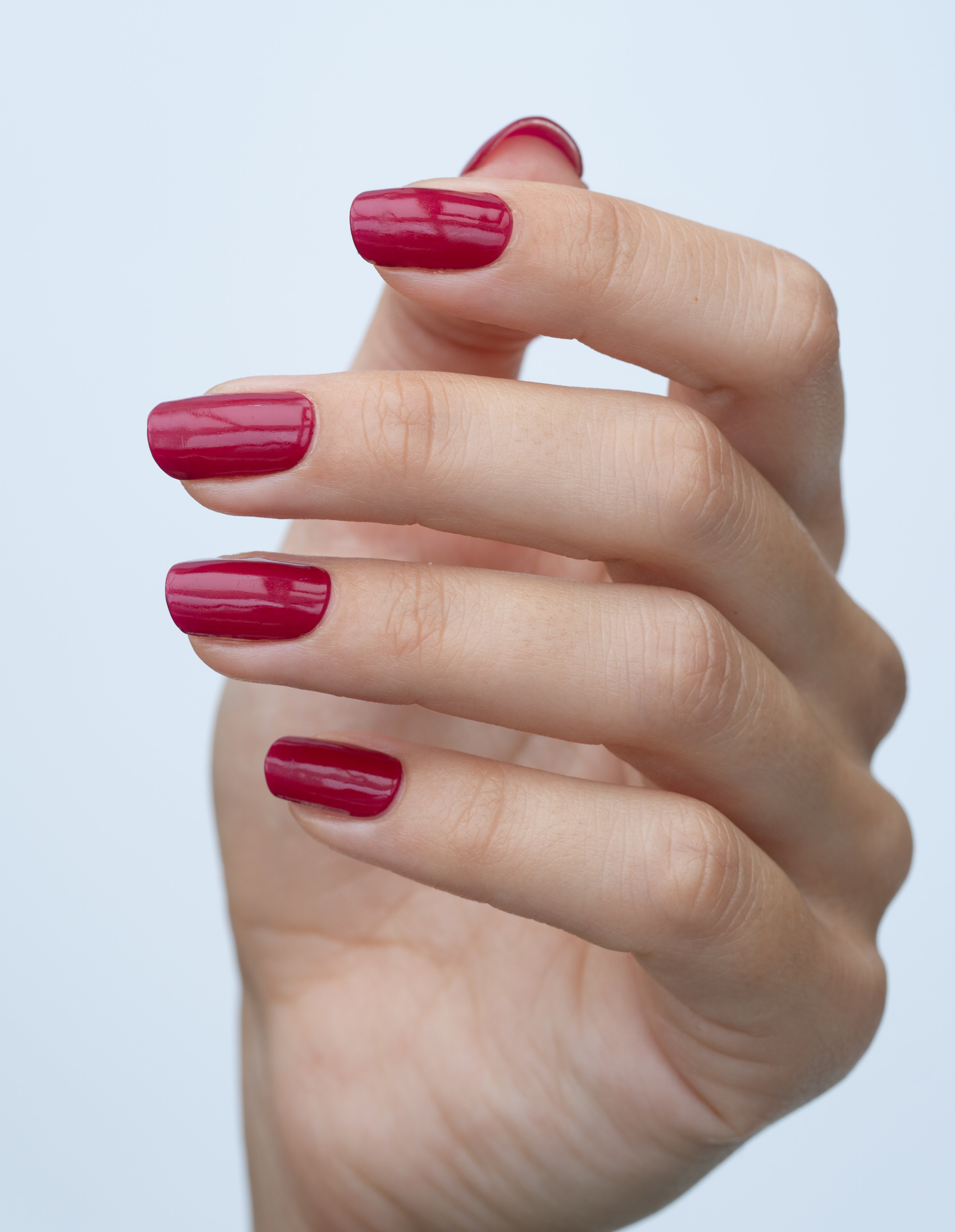 miss-sophie-s-very-berry-uv-uv-gel-nagelfolien-in-beerenrot-mit-blauen-untert-ne image 2